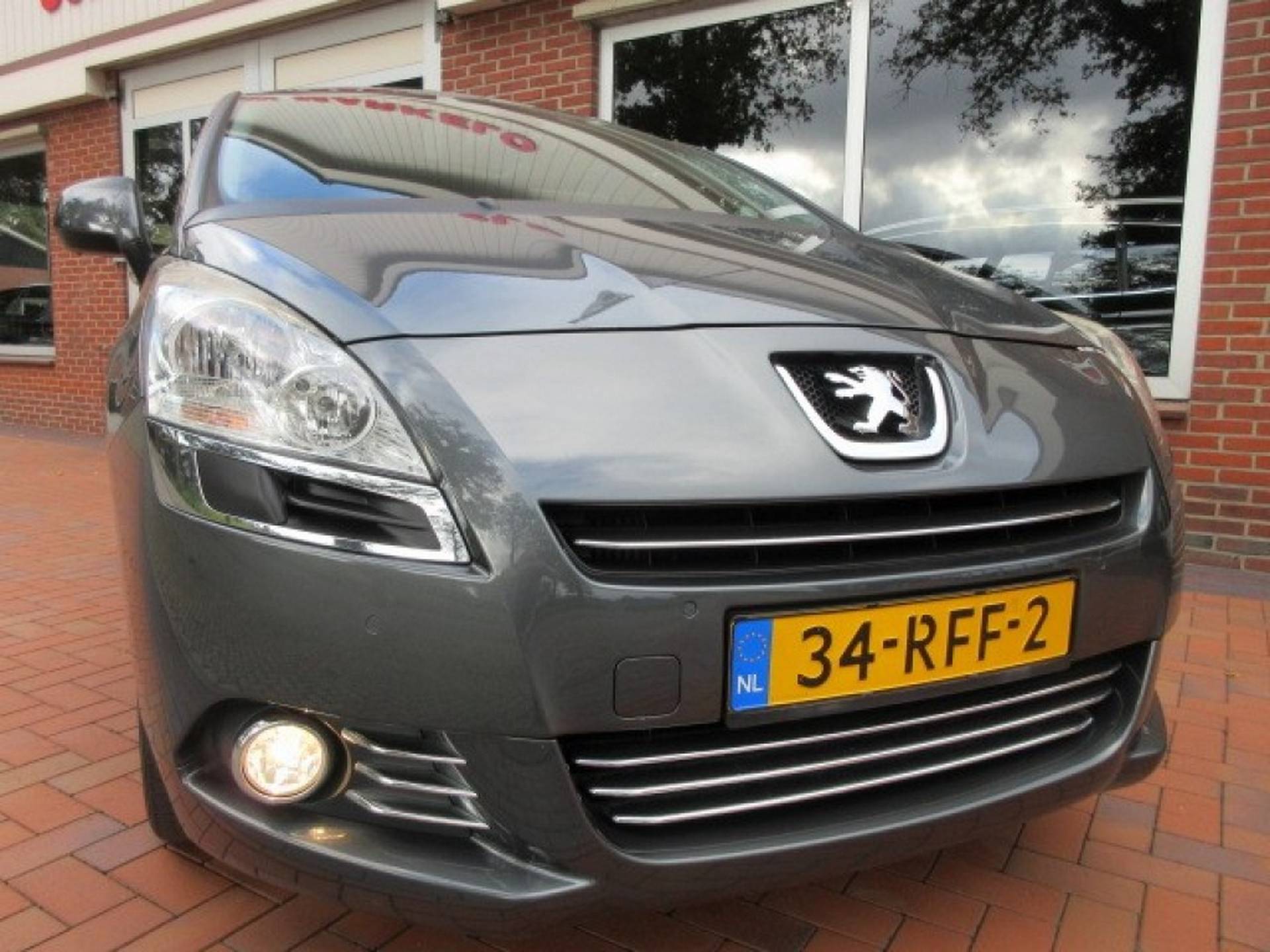 PEUGEOT 5008 1.6 THP Family 7p. - 4/24