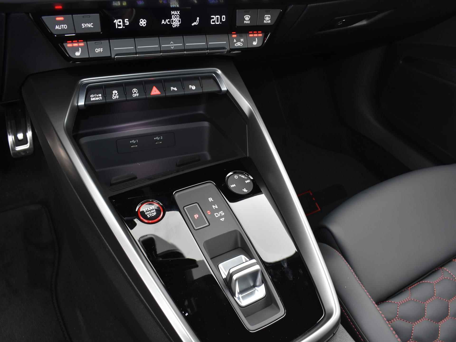 Audi RS3 Limousine RS 3 Quattro 2.5 TFSI 400 PK | 280 km/h | RS-Sportuitlaat & RS Adaptief Onderstel | Panorama-glasdak | Stoelbekleding van leder | Bang & olufsen sound system | Matrix led-koplampen | - 42/49