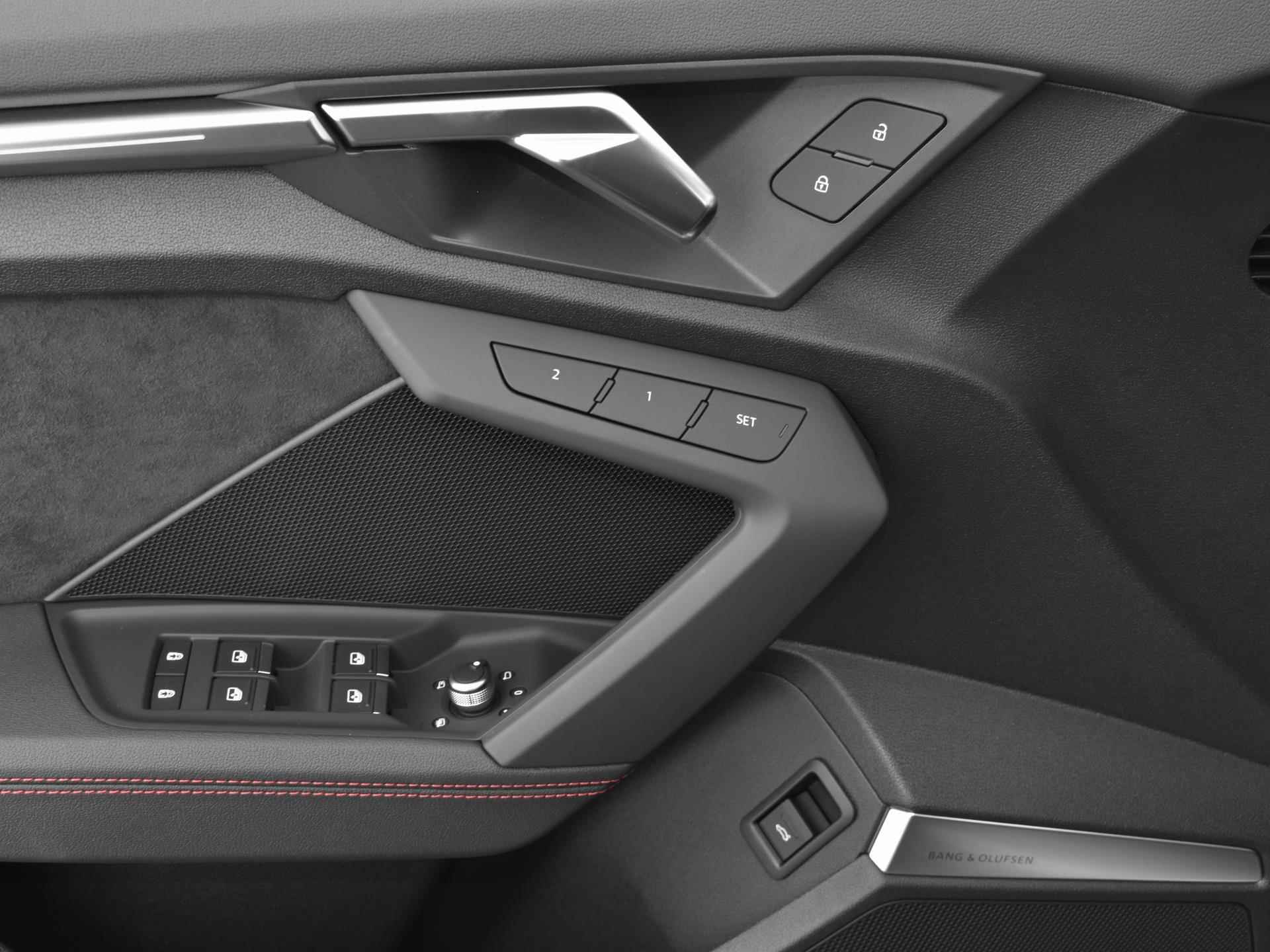 Audi RS3 Limousine RS 3 Quattro 2.5 TFSI 400 PK | 280 km/h | RS-Sportuitlaat & RS Adaptief Onderstel | Panorama-glasdak | Stoelbekleding van leder | Bang & olufsen sound system | Matrix led-koplampen | - 47/49