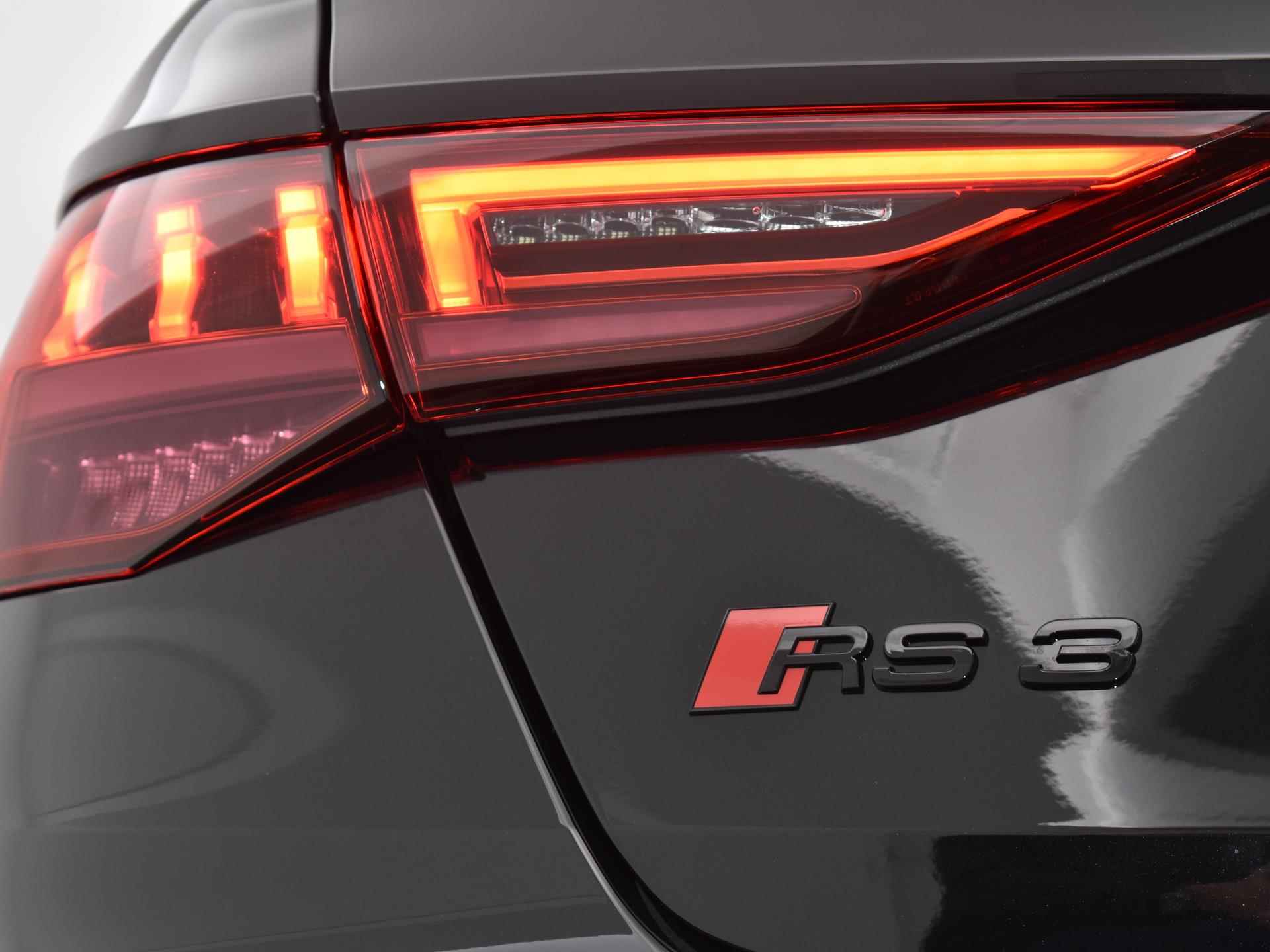 Audi RS3 Limousine RS 3 Quattro 2.5 TFSI 400 PK | 280 km/h | RS-Sportuitlaat & RS Adaptief Onderstel | Panorama-glasdak | Stoelbekleding van leder | Bang & olufsen sound system | Matrix led-koplampen | - 48/49