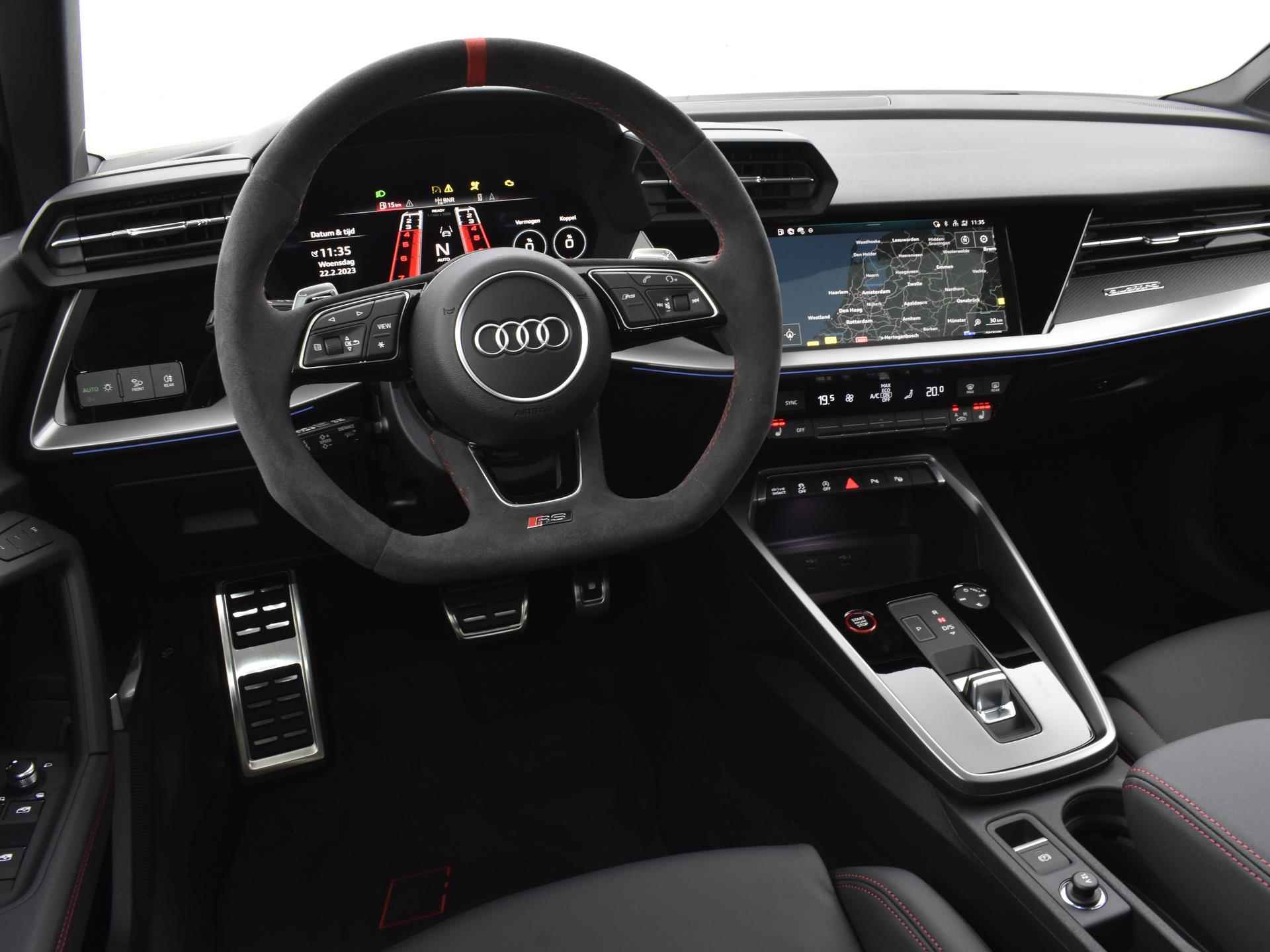 Audi RS3 Limousine RS 3 Quattro 2.5 TFSI 400 PK | 280 km/h | RS-Sportuitlaat & RS Adaptief Onderstel | Panorama-glasdak | Stoelbekleding van leder | Bang & olufsen sound system | Matrix led-koplampen | - 4/49