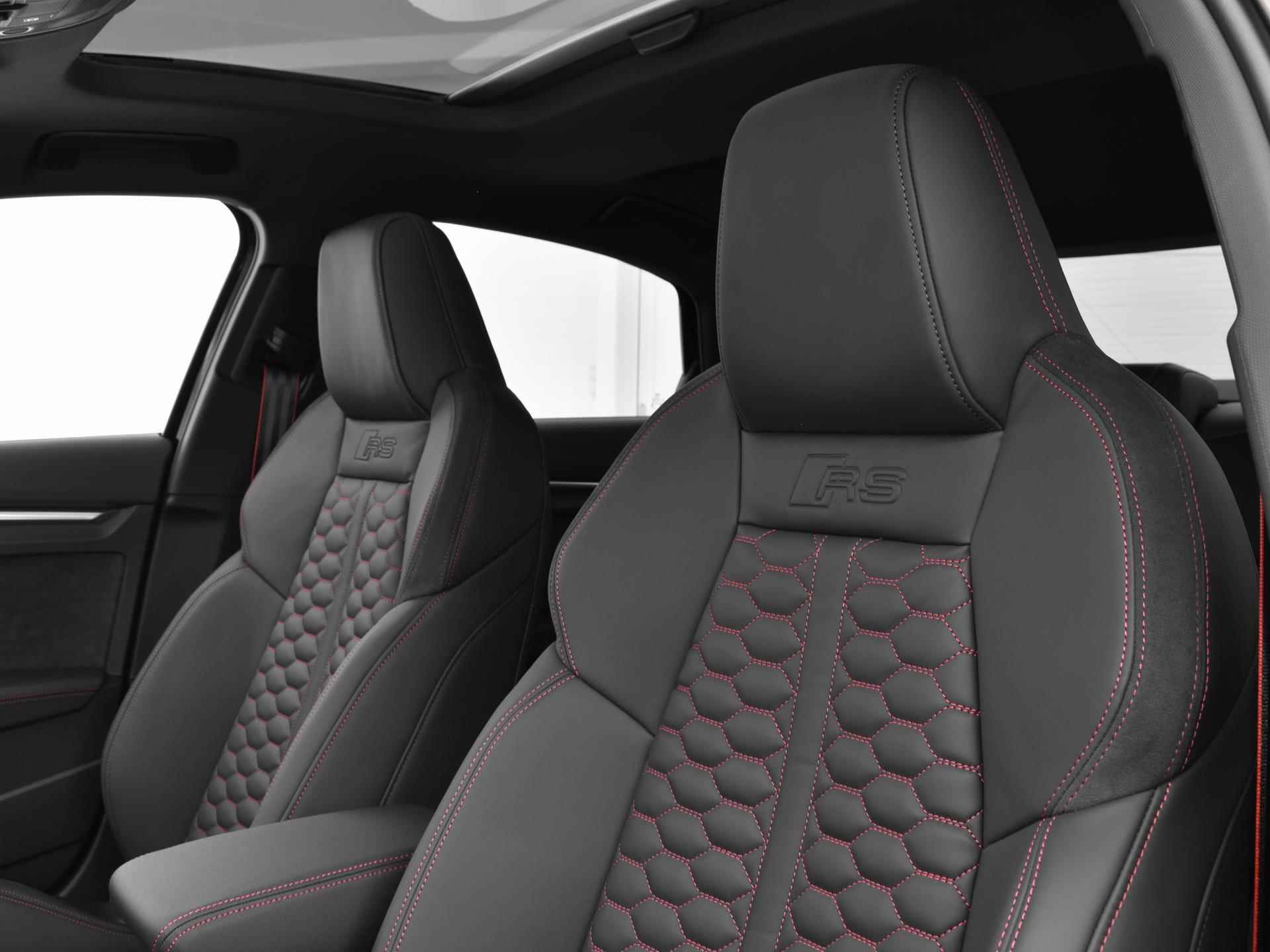 Audi RS3 Limousine RS 3 Quattro 2.5 TFSI 400 PK | 280 km/h | RS-Sportuitlaat & RS Adaptief Onderstel | Panorama-glasdak | Stoelbekleding van leder | Bang & olufsen sound system | Matrix led-koplampen | - 5/49