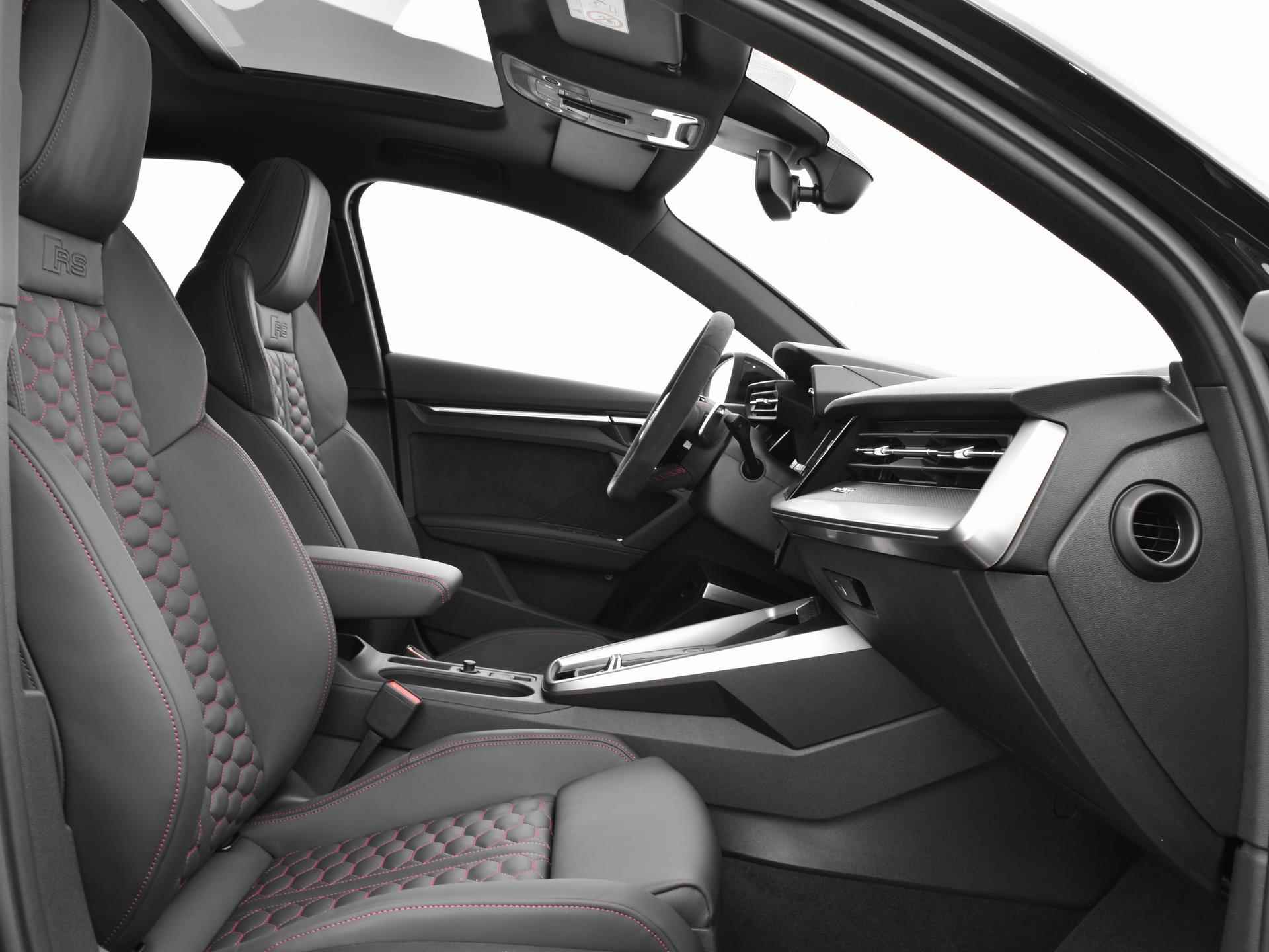 Audi RS3 Limousine RS 3 Quattro 2.5 TFSI 400 PK | 280 km/h | RS-Sportuitlaat & RS Adaptief Onderstel | Panorama-glasdak | Stoelbekleding van leder | Bang & olufsen sound system | Matrix led-koplampen | - 20/49