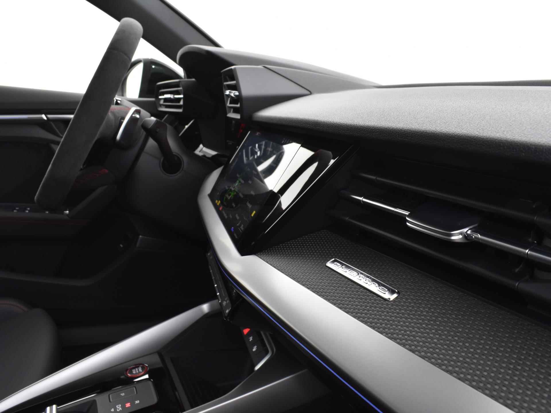 Audi RS3 Limousine RS 3 Quattro 2.5 TFSI 400 PK | 280 km/h | RS-Sportuitlaat & RS Adaptief Onderstel | Panorama-glasdak | Stoelbekleding van leder | Bang & olufsen sound system | Matrix led-koplampen | - 24/49