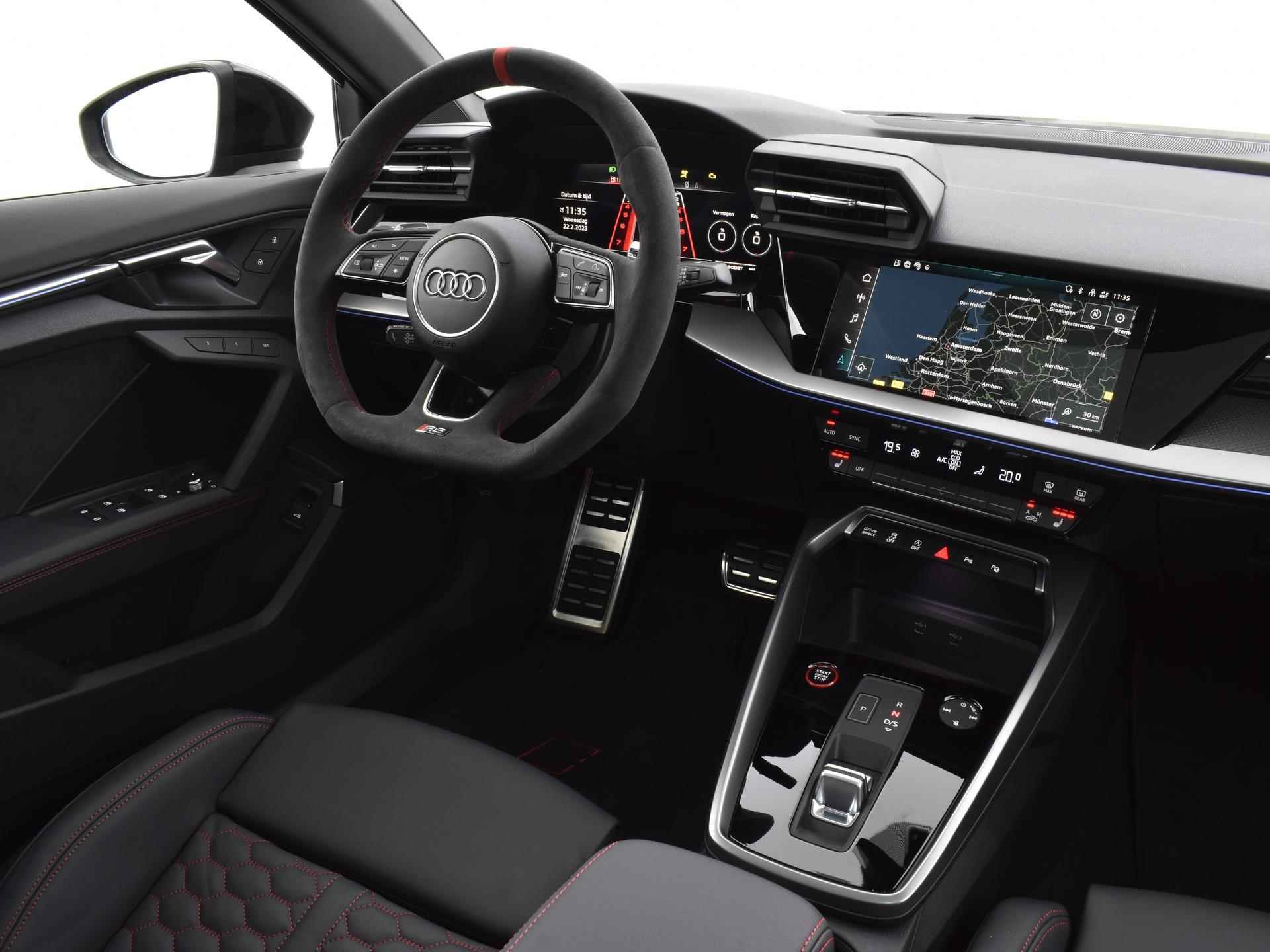 Audi RS3 Limousine RS 3 Quattro 2.5 TFSI 400 PK | 280 km/h | RS-Sportuitlaat & RS Adaptief Onderstel | Panorama-glasdak | Stoelbekleding van leder | Bang & olufsen sound system | Matrix led-koplampen | - 25/49