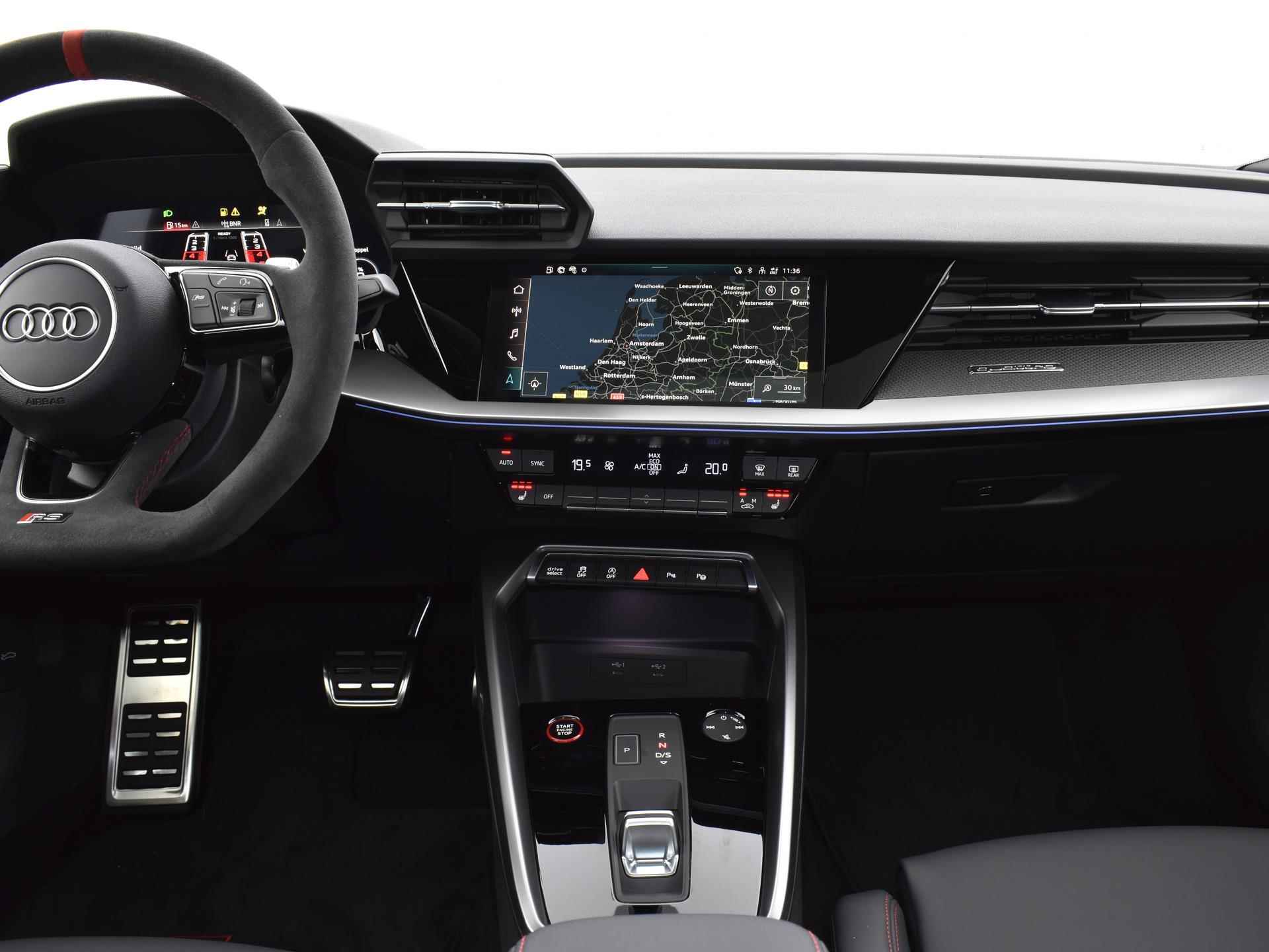 Audi RS3 Limousine RS 3 Quattro 2.5 TFSI 400 PK | 280 km/h | RS-Sportuitlaat & RS Adaptief Onderstel | Panorama-glasdak | Stoelbekleding van leder | Bang & olufsen sound system | Matrix led-koplampen | - 26/49