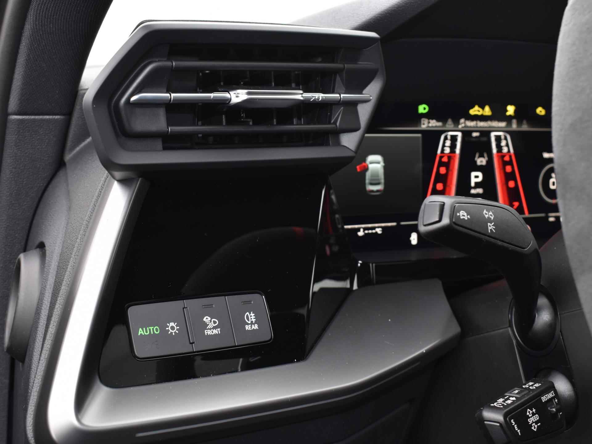 Audi RS3 Limousine RS 3 Quattro 2.5 TFSI 400 PK | 280 km/h | RS-Sportuitlaat & RS Adaptief Onderstel | Panorama-glasdak | Stoelbekleding van leder | Bang & olufsen sound system | Matrix led-koplampen | - 27/49