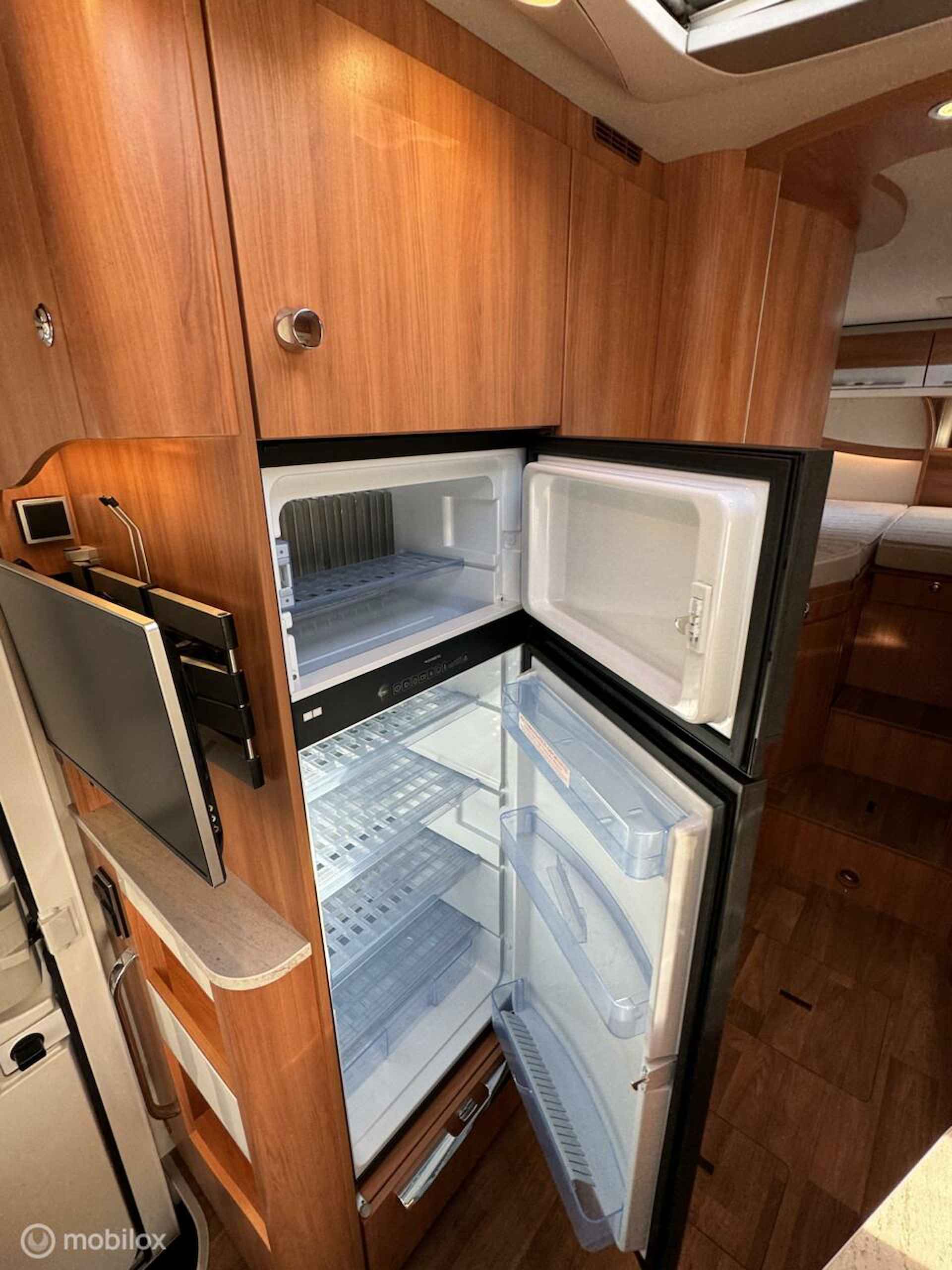 Hymer B678 DL Enkele Bedden Hefbed Zonnepanelen Grote Garage - 12/30