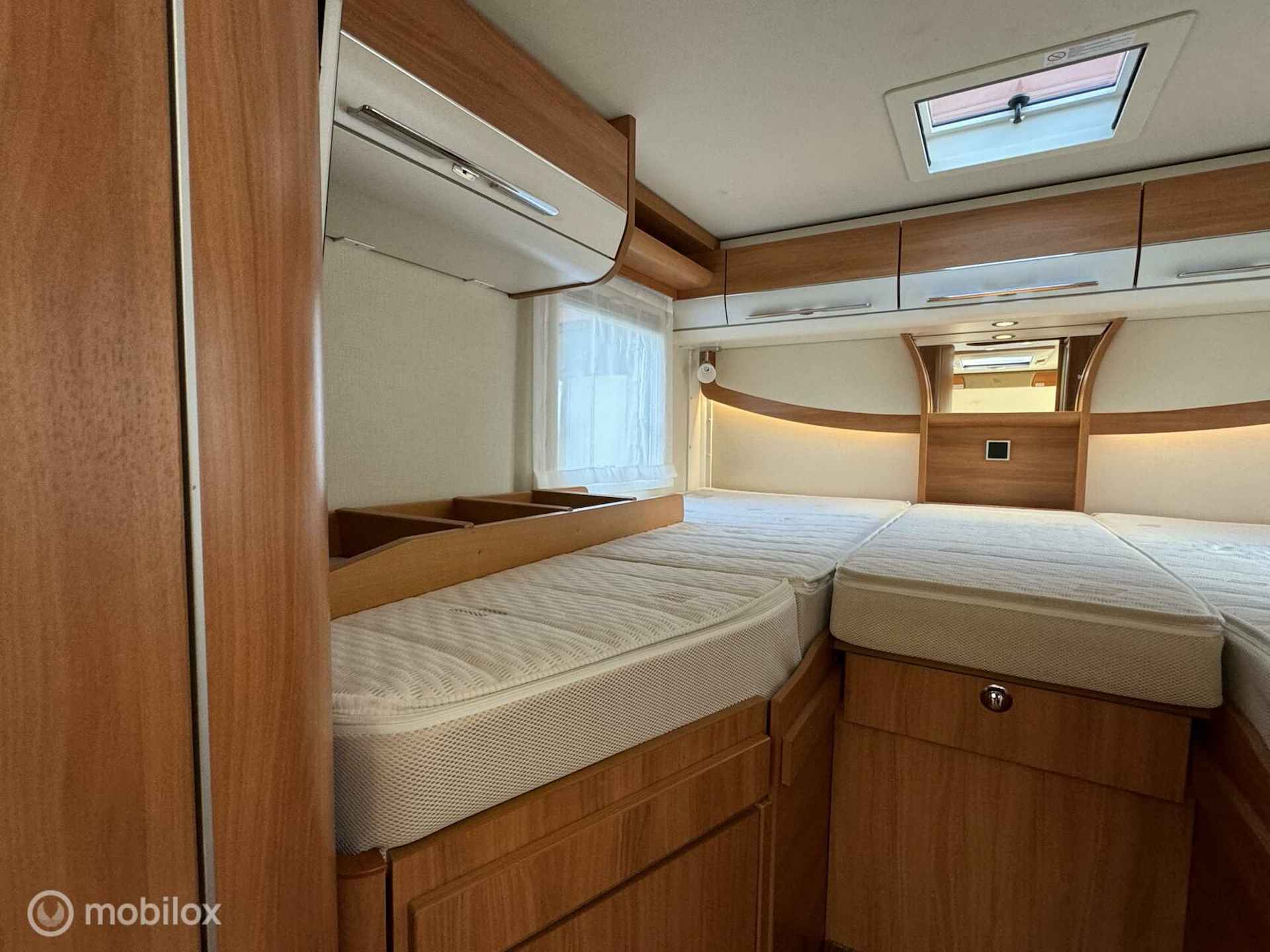 Hymer B678 DL Enkele Bedden Hefbed Zonnepanelen Grote Garage - 15/30