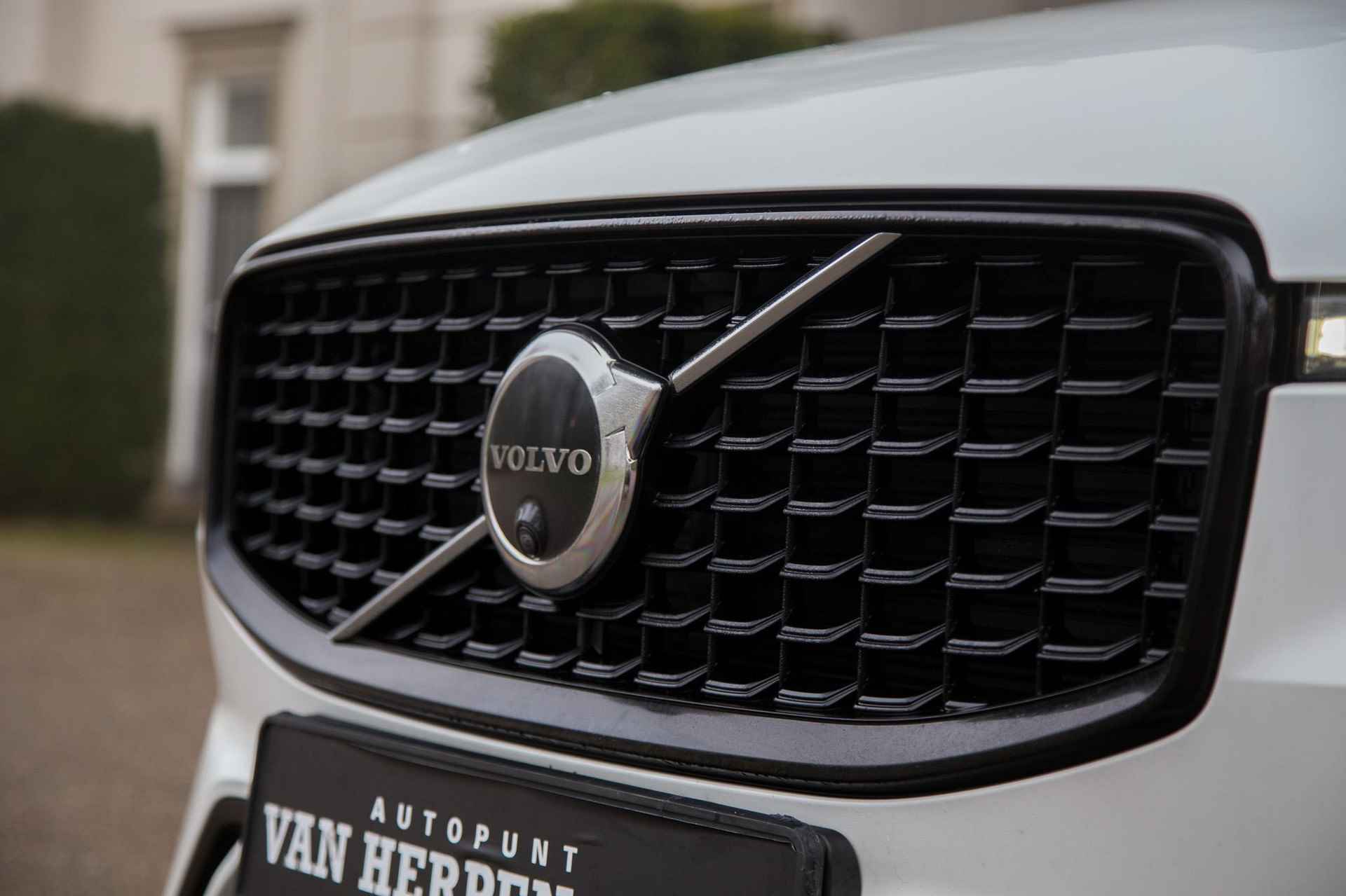 Volvo XC60 2.0 T8 Plug-in hybrid AWD R-Design Trekhaak | Pano | Luchtvering | Bowers & Wilkins - 10/63