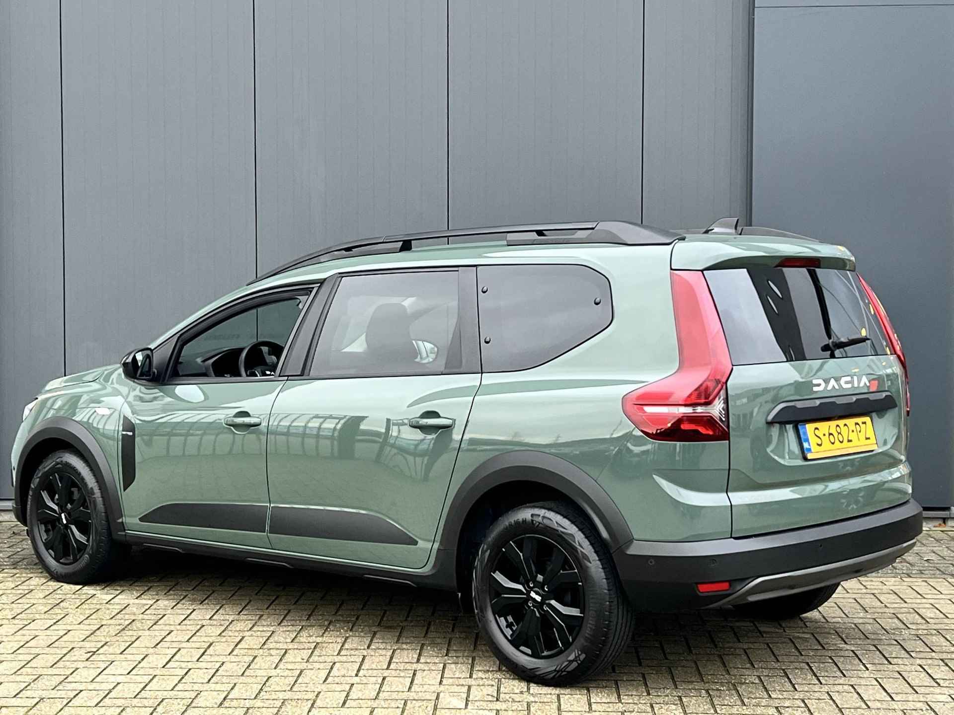 Dacia Jogger 1.0 TCe 110 Extreme 7p. | Camera | Dodehoek Assist | Navigatie | Parkeersensoren V&A | Keyless entry - 16/24