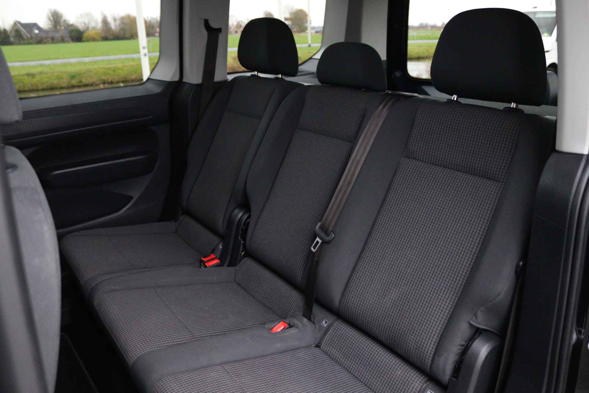 Volkswagen Caddy 2.0 TDI 122 pk DSG 5p | Navigatie | App Connect | Climatronic | PDC Achter | Bluetooth | 2 Schuifdeuren | - 16/35