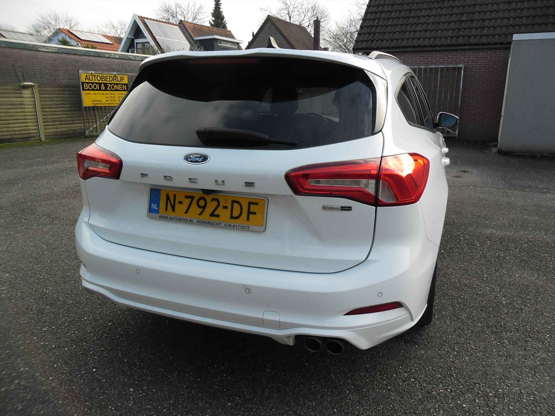 Ford Focus Wagon ECOBOOST HYBRID 125PK ST-LINE NAV ECC 18"LMV CAMERA PDC XENON RIJKLAARPRIJS - 3/18