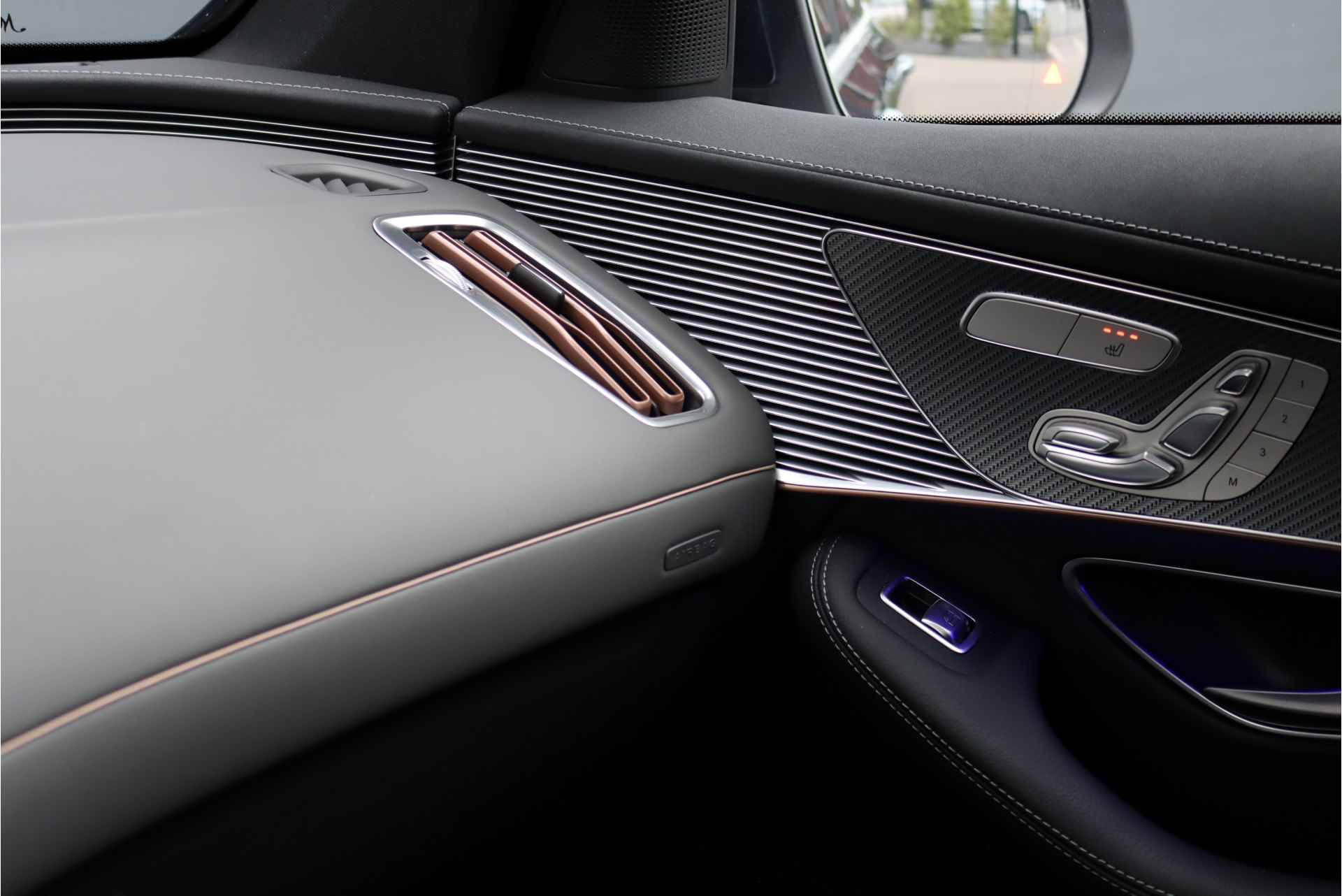 Mercedes-Benz EQC 400 4-MATIC AMG Line 80 kWh, 45.500,- Ex BTW, Schuif-/Kanteldak, Surround Camera, Memory, Leder, Keyless Go, Stuurwielverwarming, Distronic+, Augmented Reality, Voorklimatisering, Etc. - 13/46