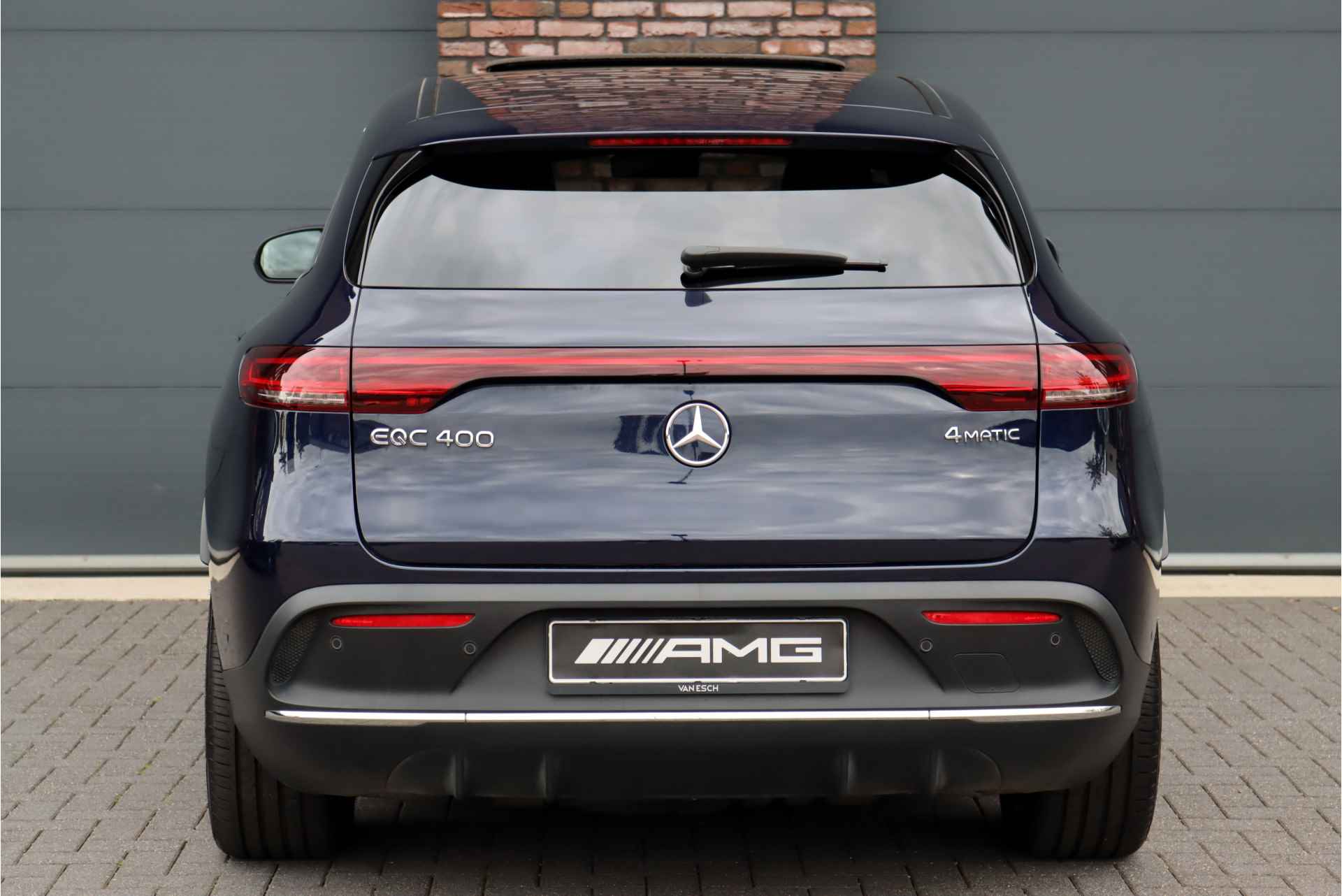 Mercedes-Benz EQC 400 4-MATIC AMG Line 80 kWh, 45.500,- Ex BTW, Schuif-/Kanteldak, Surround Camera, Memory, Leder, Keyless Go, Stuurwielverwarming, Distronic+, Augmented Reality, Voorklimatisering, Etc. - 16/46