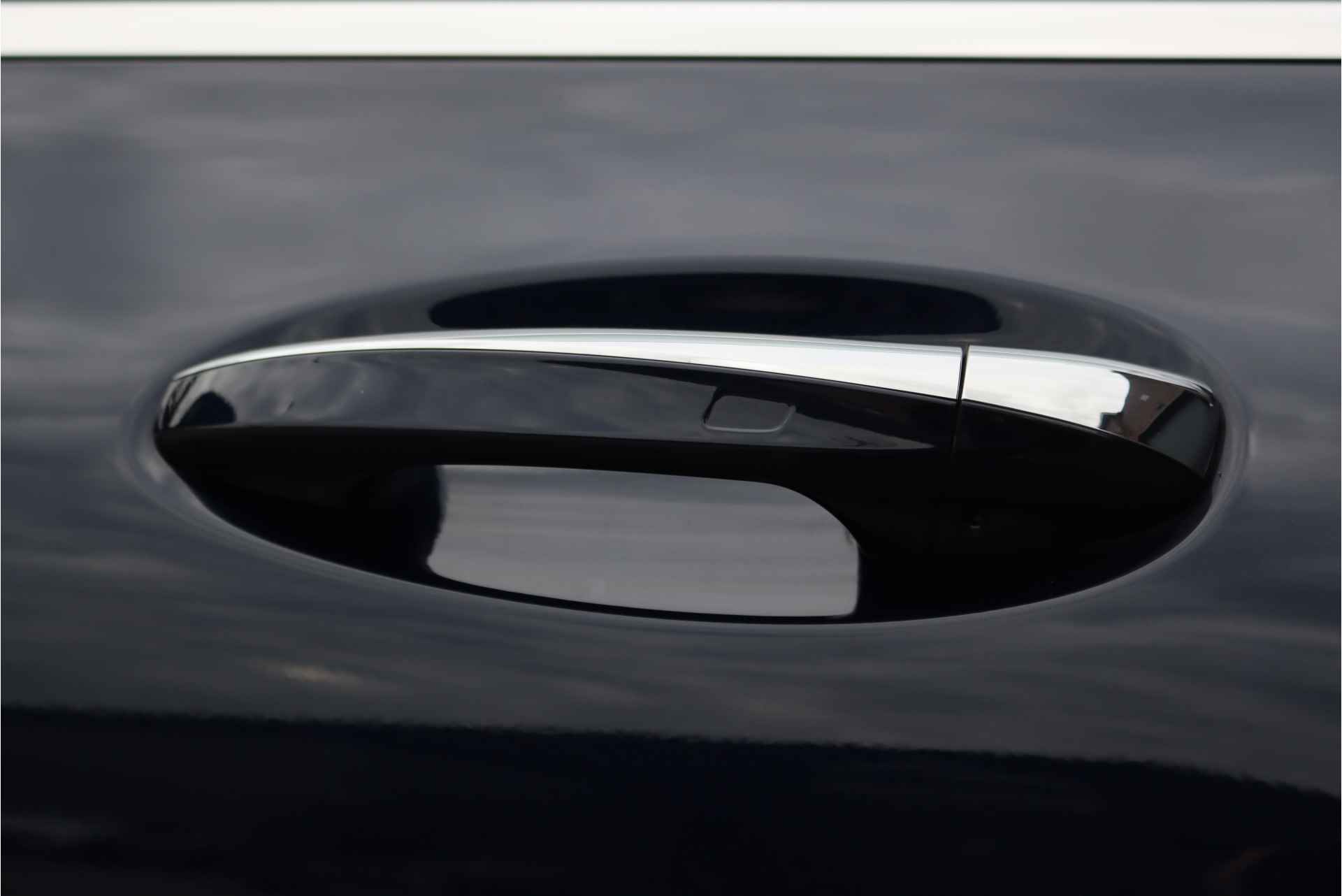 Mercedes-Benz EQC 400 4-MATIC AMG Line 80 kWh, 45.500,- Ex BTW, Schuif-/Kanteldak, Surround Camera, Memory, Leder, Keyless Go, Stuurwielverwarming, Distronic+, Augmented Reality, Voorklimatisering, Etc. - 24/46