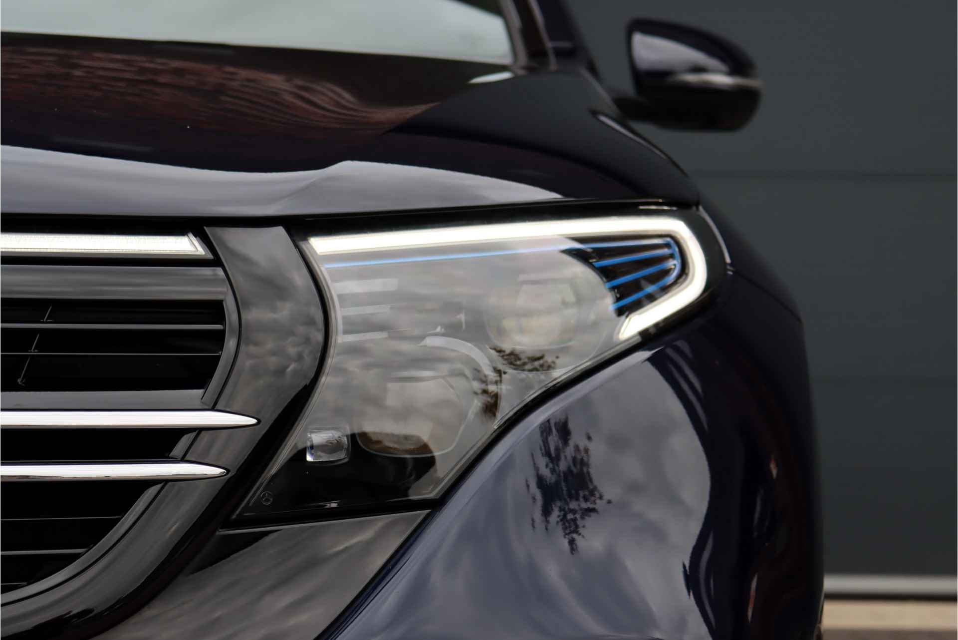 Mercedes-Benz EQC 400 4-MATIC AMG Line 80 kWh, 45.500,- Ex BTW, Schuif-/Kanteldak, Surround Camera, Memory, Leder, Keyless Go, Stuurwielverwarming, Distronic+, Augmented Reality, Voorklimatisering, Etc. - 26/46