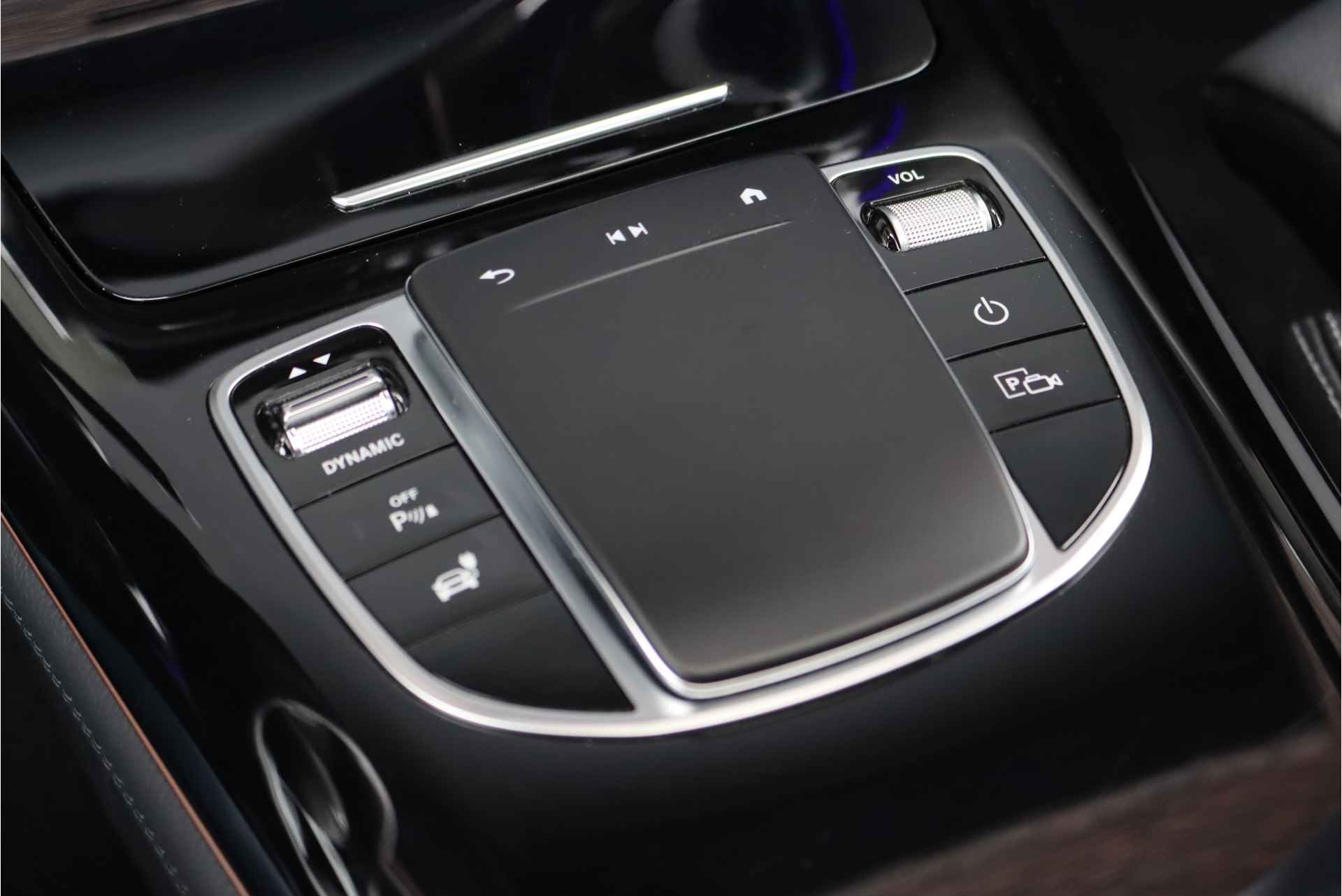 Mercedes-Benz EQC 400 4MATIC AMG Line 80 kWh, 45.000,- Ex BTW, Schuif-/Kanteldak, Surround Camera, Memory, Leder, Keyless Go, Stuurwielverwarming, Distronic+, Augmented Reality, Voorklimatisering, Etc. - 36/46