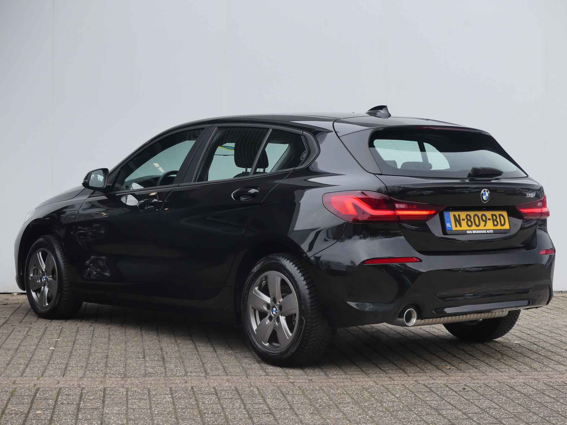 BMW 1-serie 118i Business Edition Automaat | NAVI | APPLE CARPLAY/ANDROID AUTO | - 3/36