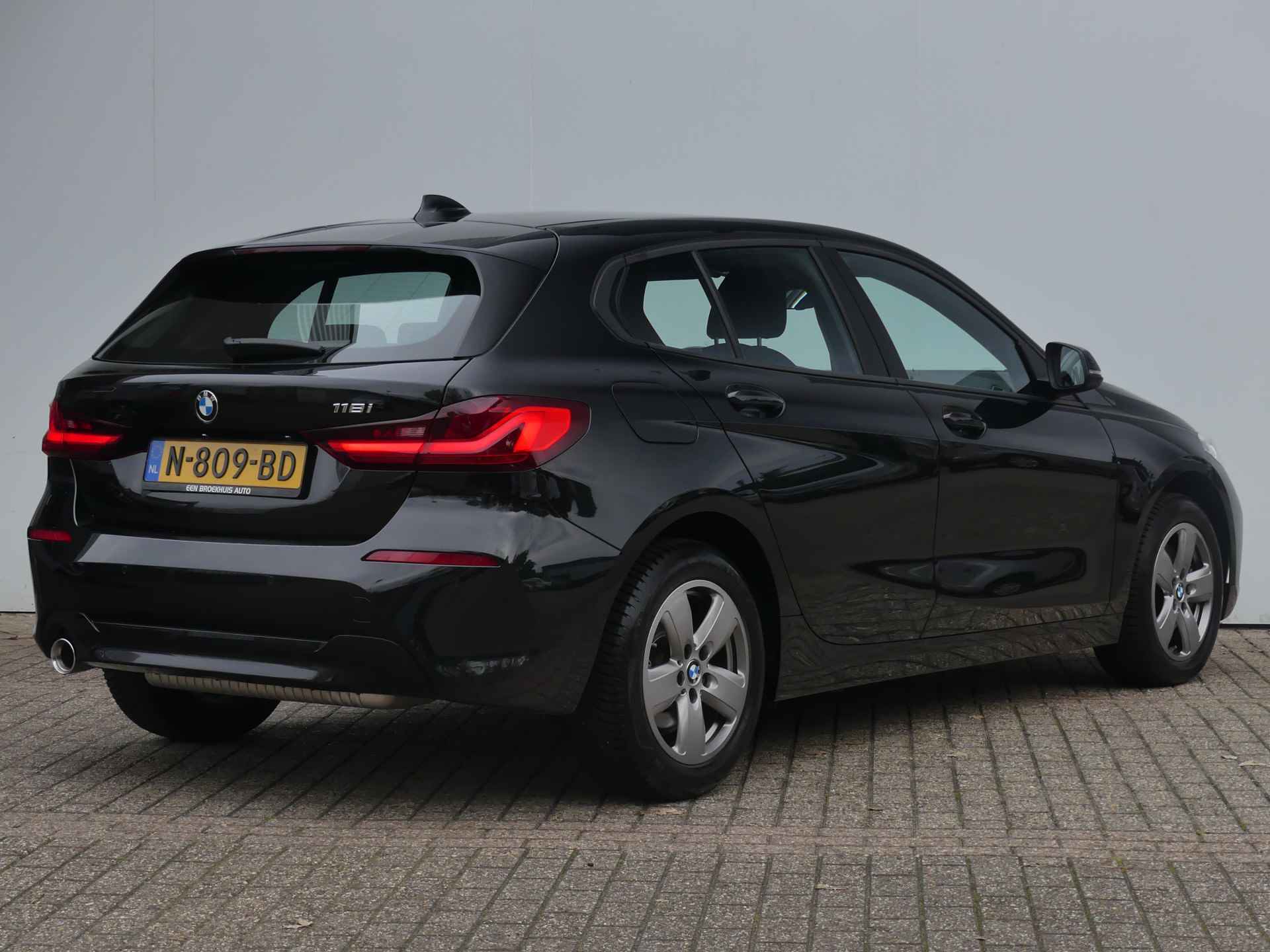 BMW 1-serie 118i Business Edition Automaat | NAVI | APPLE CARPLAY/ANDROID AUTO | - 6/36