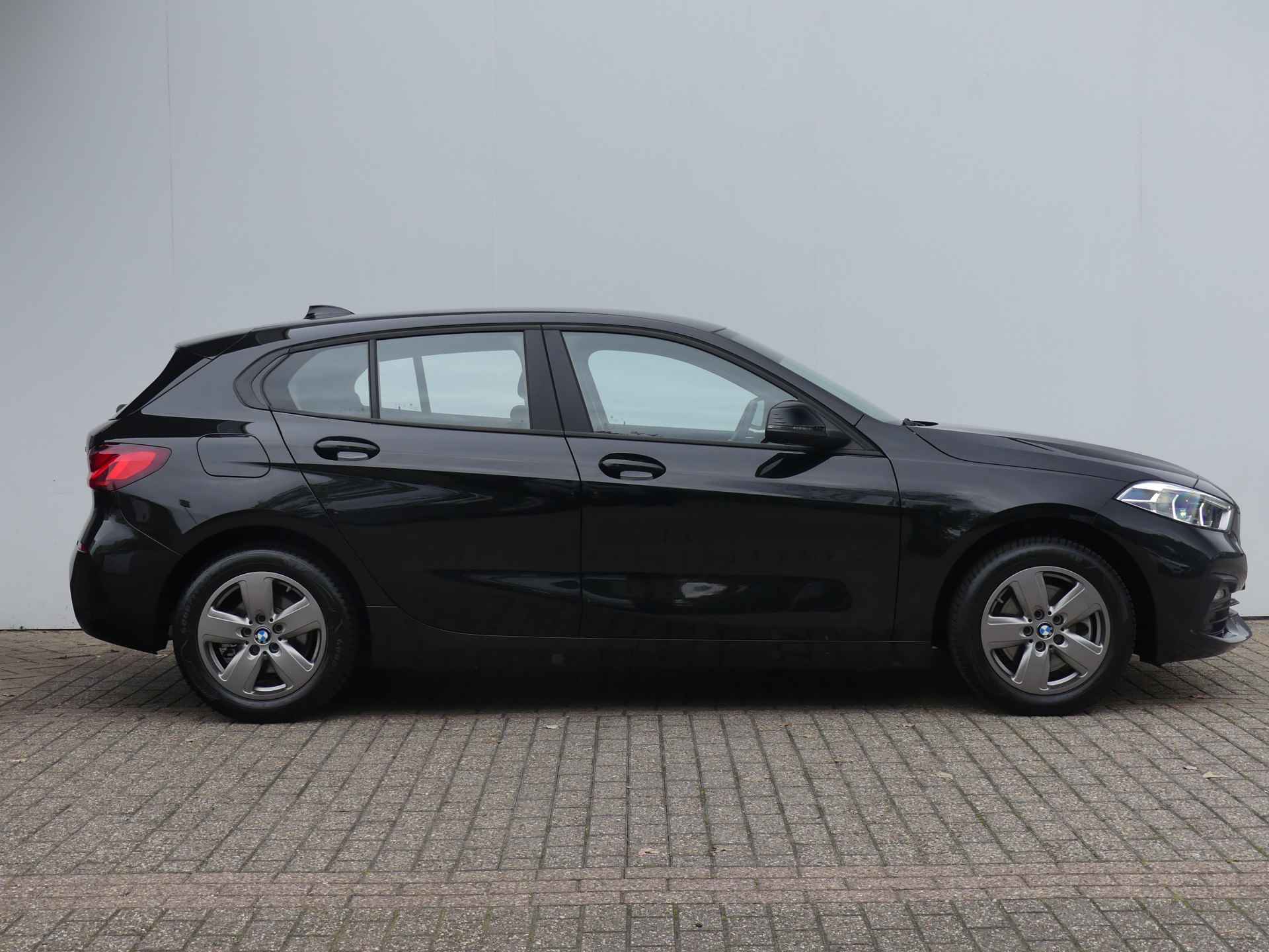 BMW 1-serie 118i Business Edition Automaat | NAVI | APPLE CARPLAY/ANDROID AUTO | - 31/36