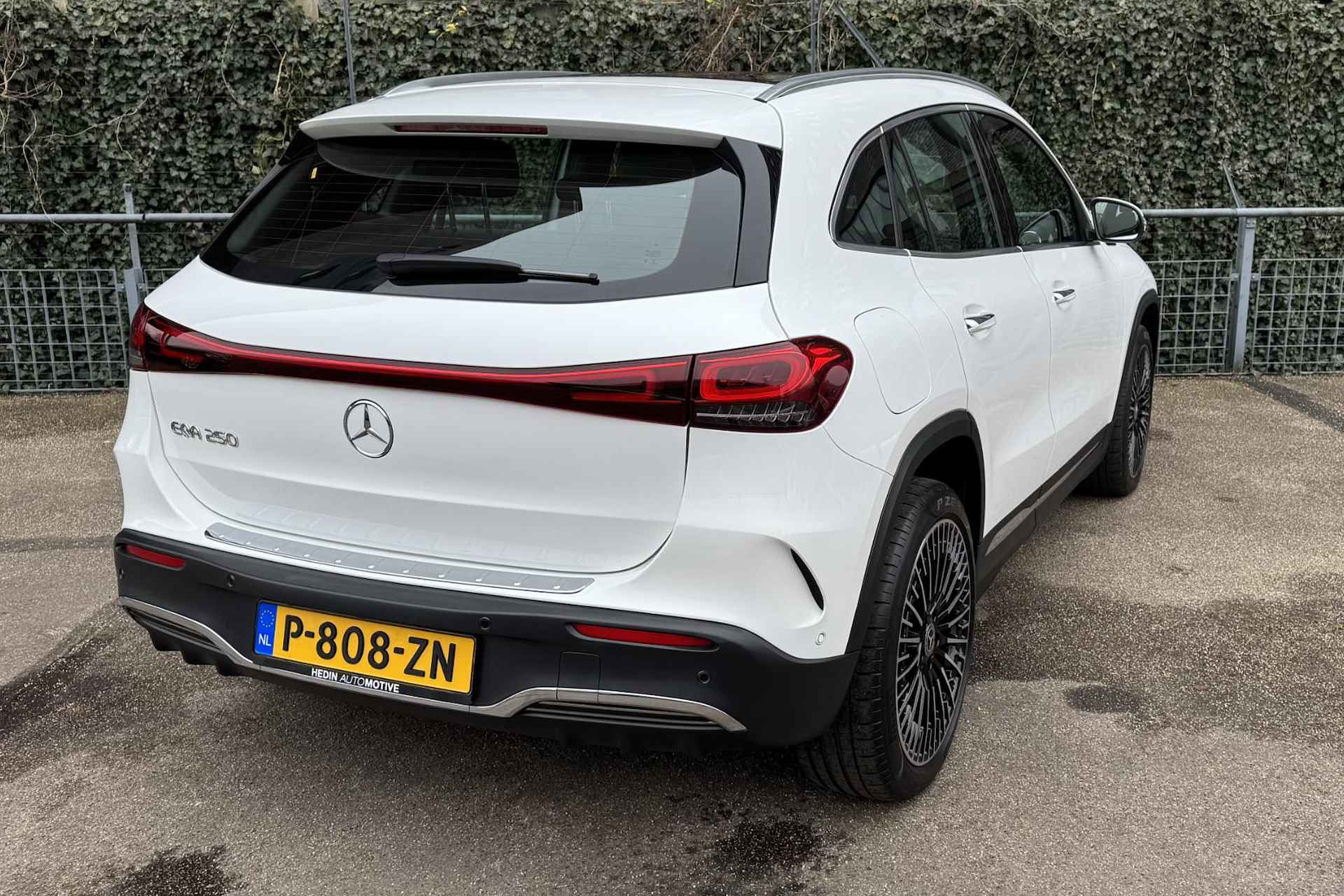 Mercedes-Benz EQA EQA 250 AMG Line | Premium Plus Pakket | Distronic | Panoramadak | Burmester Audio | Sfeerverlichting | Keyless-Go | Memory | Parkeerpakket met 360° Camera | LED - 5/22