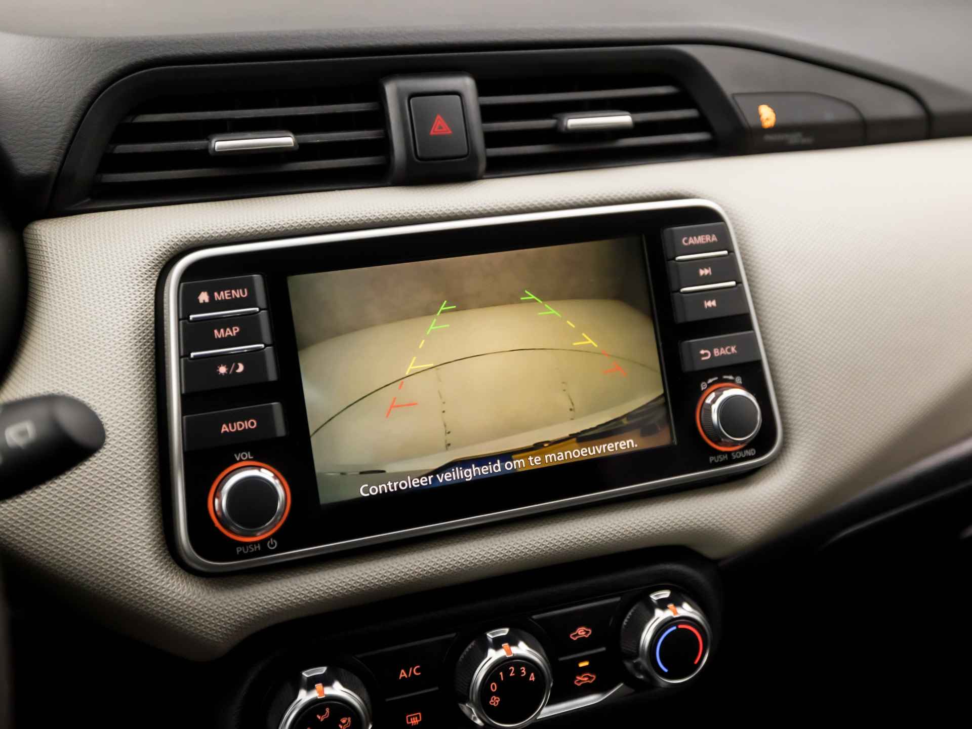 Nissan Micra 1.0 IG-T N-Connecta (APPLE CARPLAY, NAVIGATIE, NAP, CAMERA, DAB+, SPORTSTOELEN, PARKEERSENSOREN, CRUISE, LM VELGEN, NIEUWE APK, NIEUWSTAAT) - 16/32