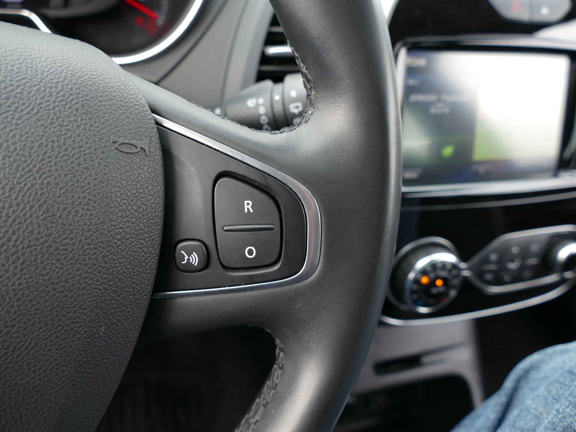 Renault Captur 0.9 TCe Intens | parkeerassistent | camera | Apple CarPlay/Android auto | all-season-banden - 19/49
