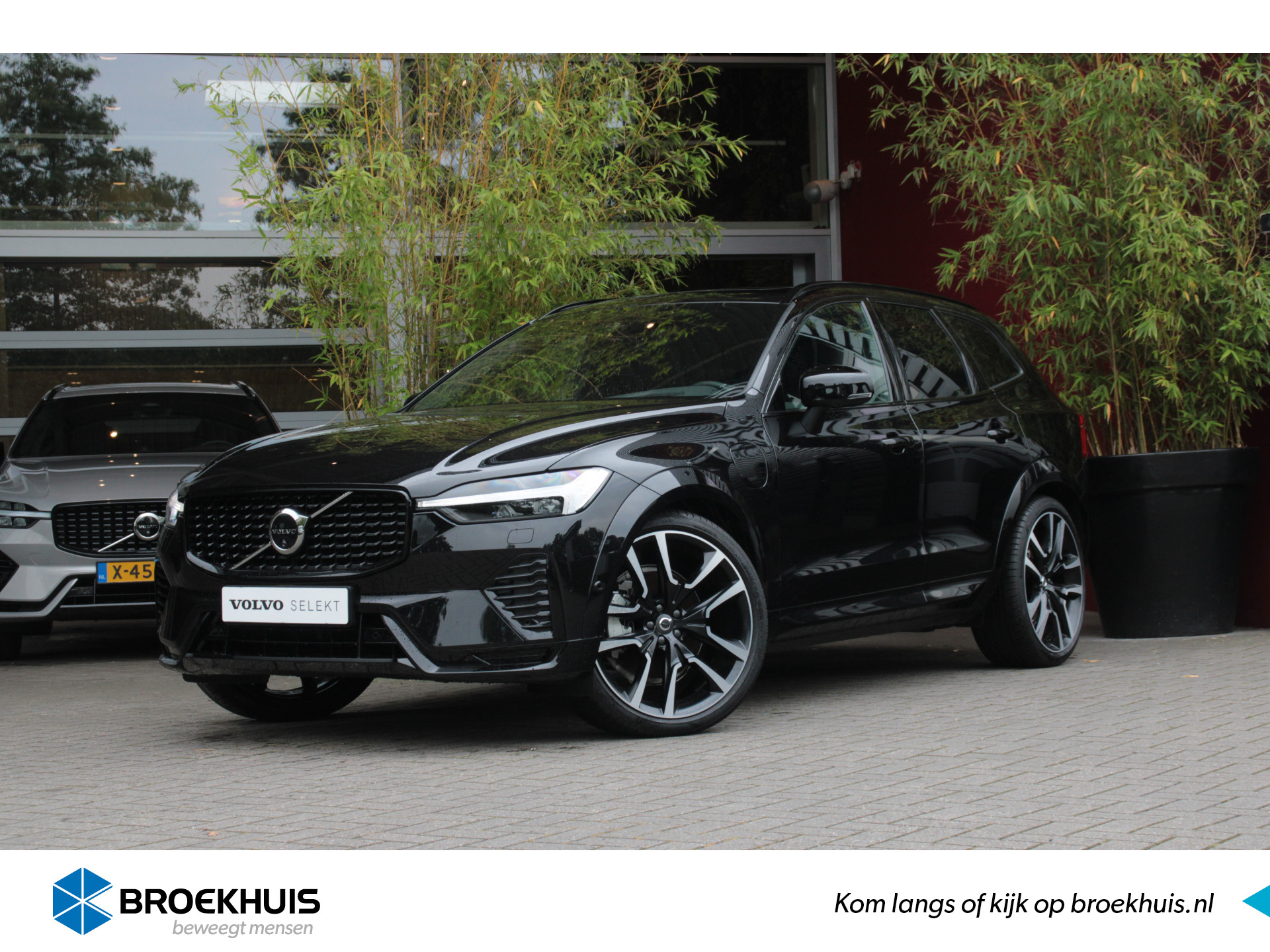 Volvo XC60 Recharge T6 AWD Ultimate Dark | Luchtvering | 22" Velgen | Schuifdak | Harman/Kardon | Adaptive Cruise | 360 Camera