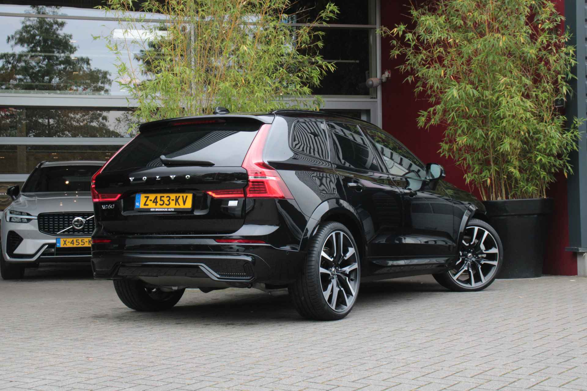 Volvo XC60 Recharge T6 AWD Ultimate Dark | Luchtvering | 22" Velgen | Schuifdak | Harman/Kardon | Adaptive Cruise | 360 Camera - 3/16