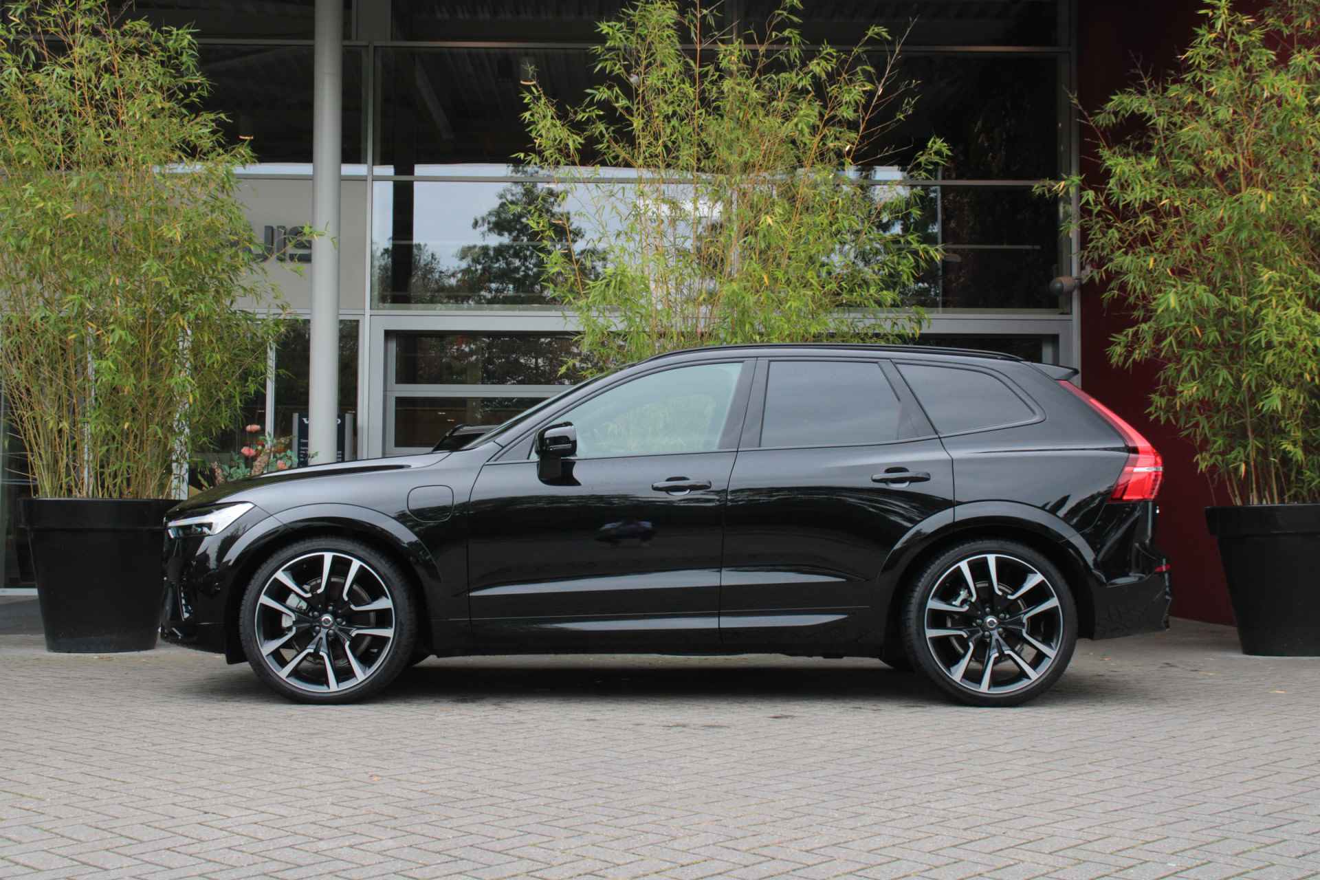 Volvo XC60 Recharge T6 AWD Ultimate Dark | Luchtvering | 22" Velgen | Schuifdak | Harman/Kardon | Adaptive Cruise | 360 Camera - 5/16