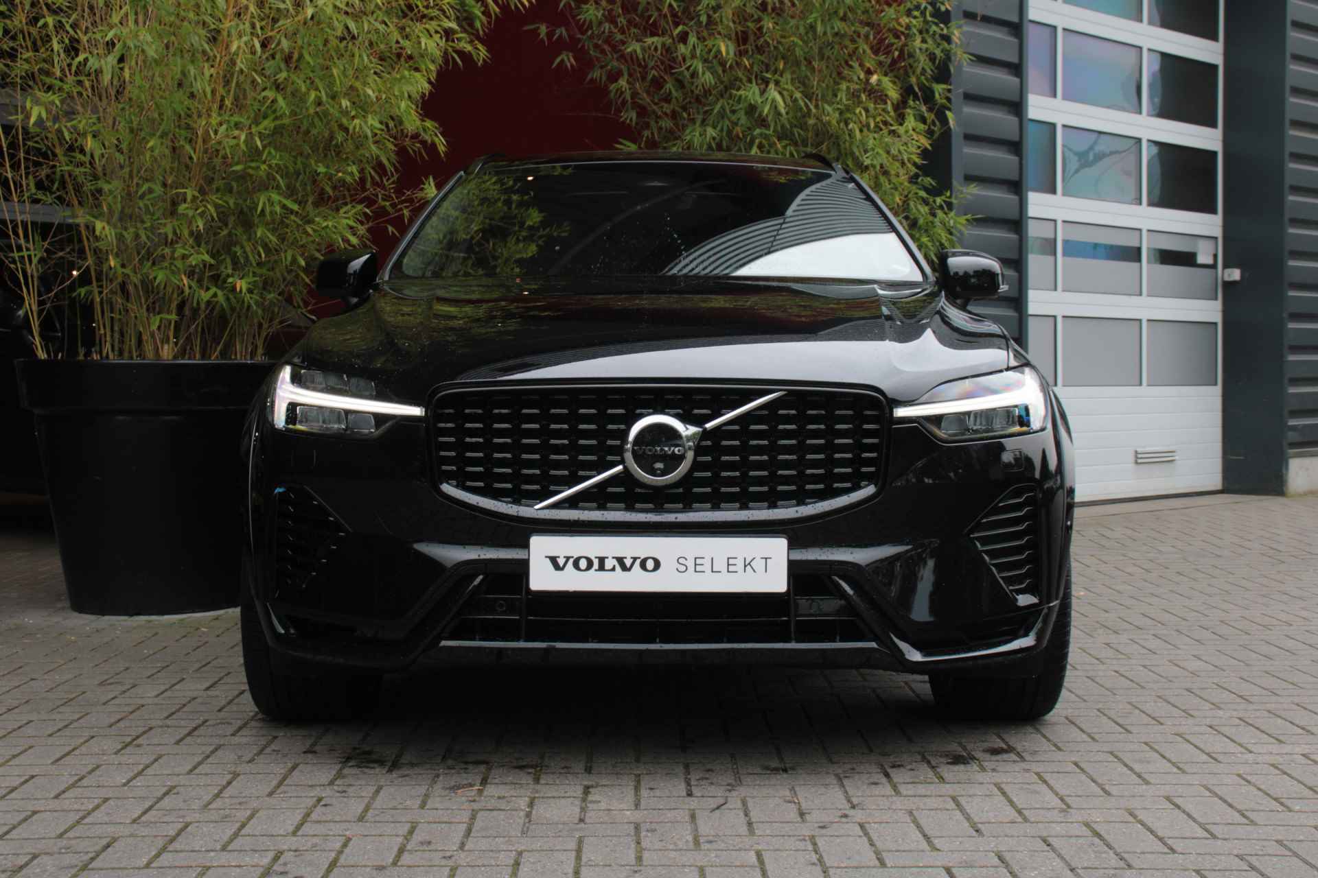 Volvo XC60 Recharge T6 AWD Ultimate Dark | Luchtvering | 22" Velgen | Schuifdak | Harman/Kardon | Adaptive Cruise | 360 Camera - 10/16