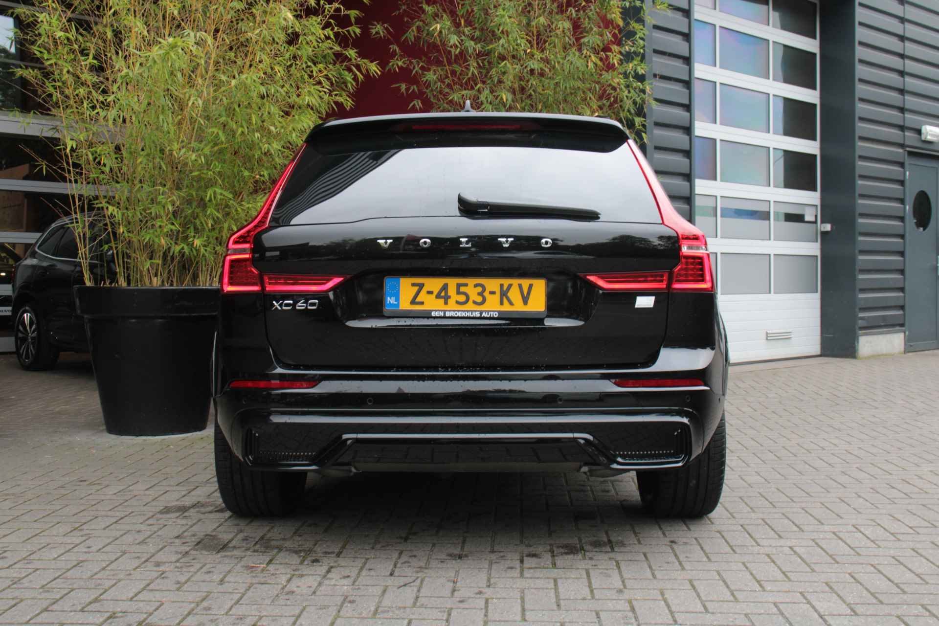 Volvo XC60 Recharge T6 AWD Ultimate Dark | Luchtvering | 22" Velgen | Schuifdak | Harman/Kardon | Adaptive Cruise | 360 Camera - 11/16