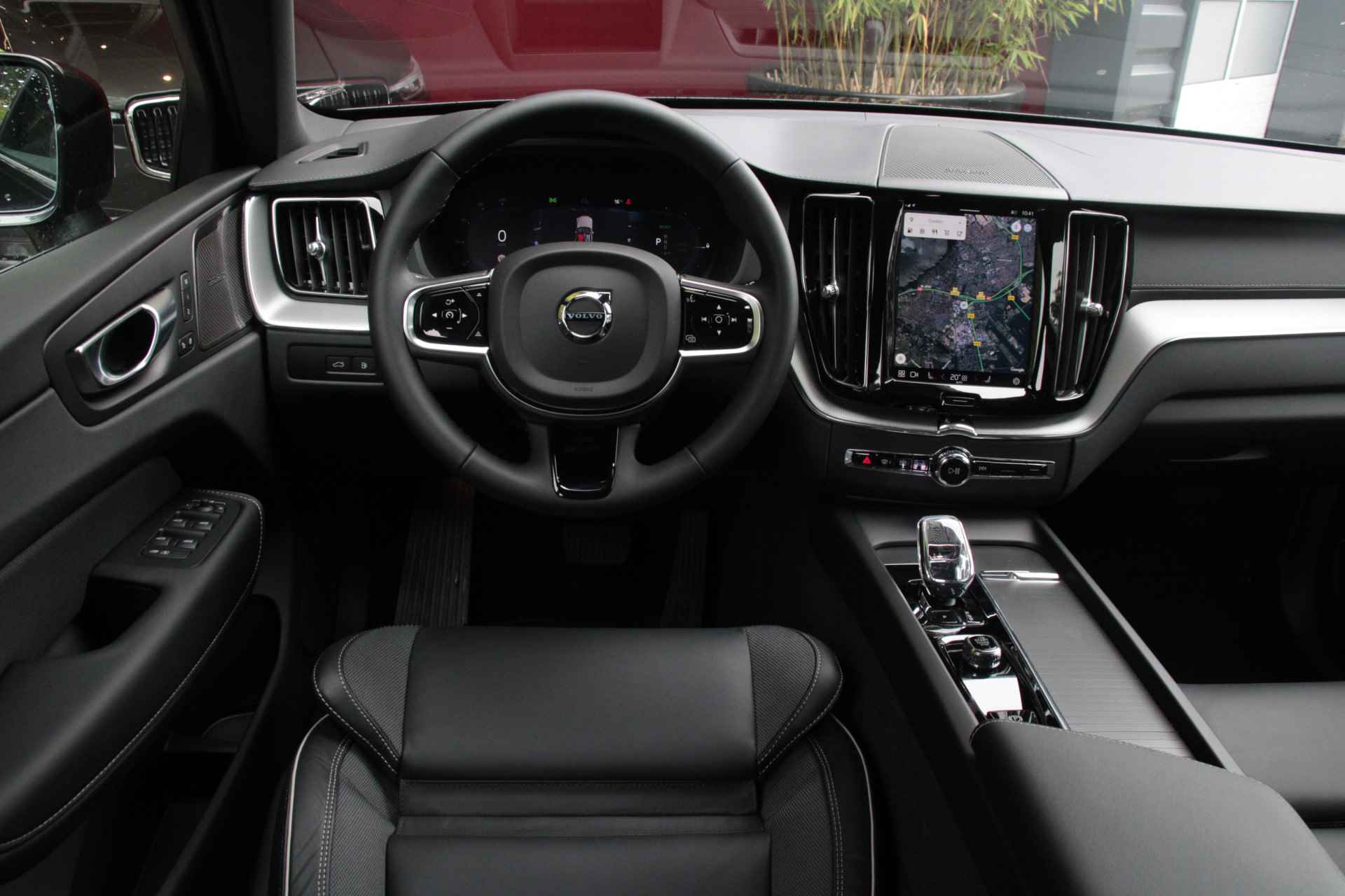 Volvo XC60 Recharge T6 AWD Ultimate Dark | Luchtvering | 22" Velgen | Schuifdak | Harman/Kardon | Adaptive Cruise | 360 Camera - 12/16