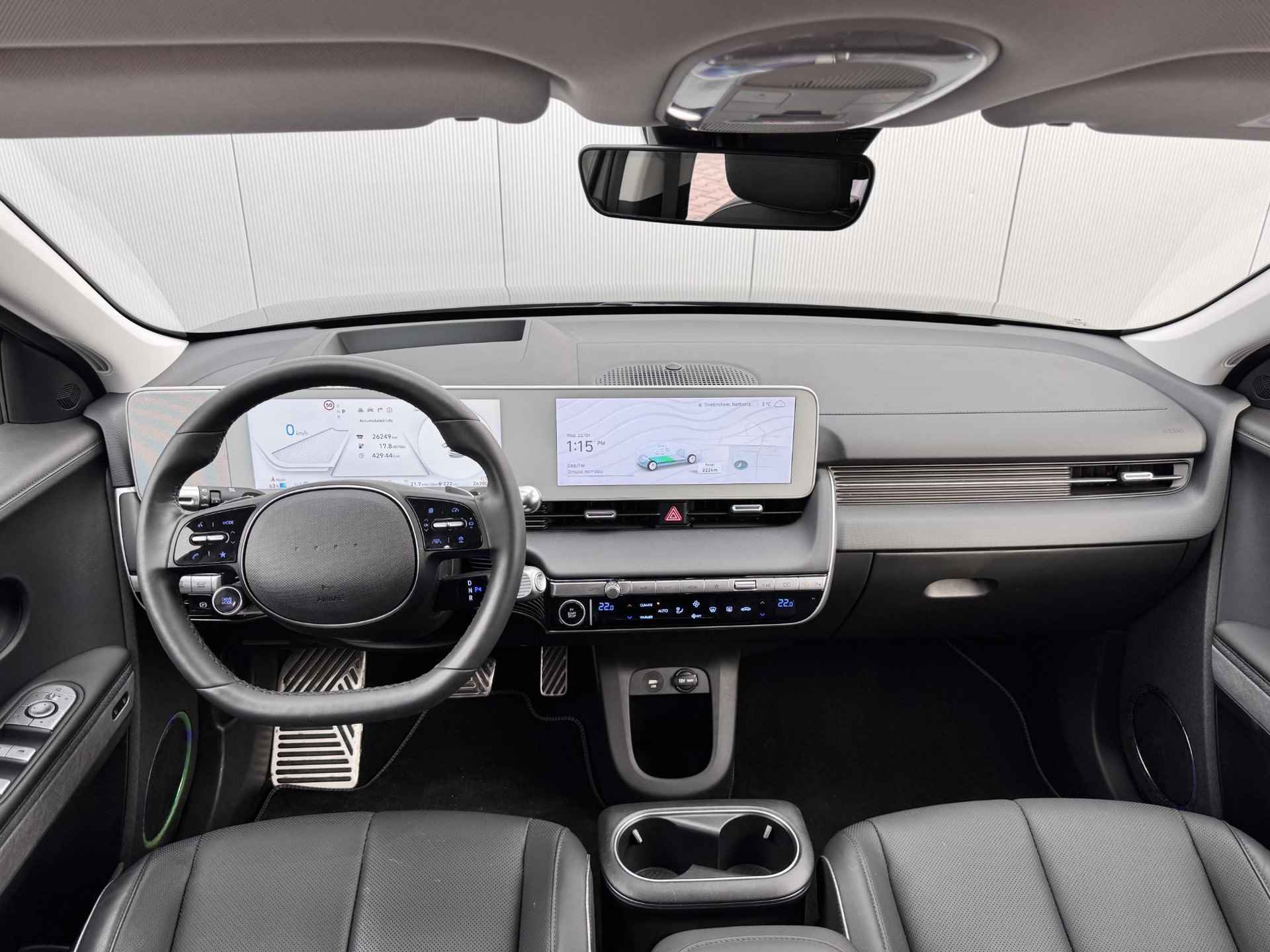 Hyundai IONIQ 5 Lounge 77 kWh / Warmtepomp / Apple Carplay/Android Auto / Semi elektrische trekhaak/ Stoelverwarming/koeling / Automaat - 2/42