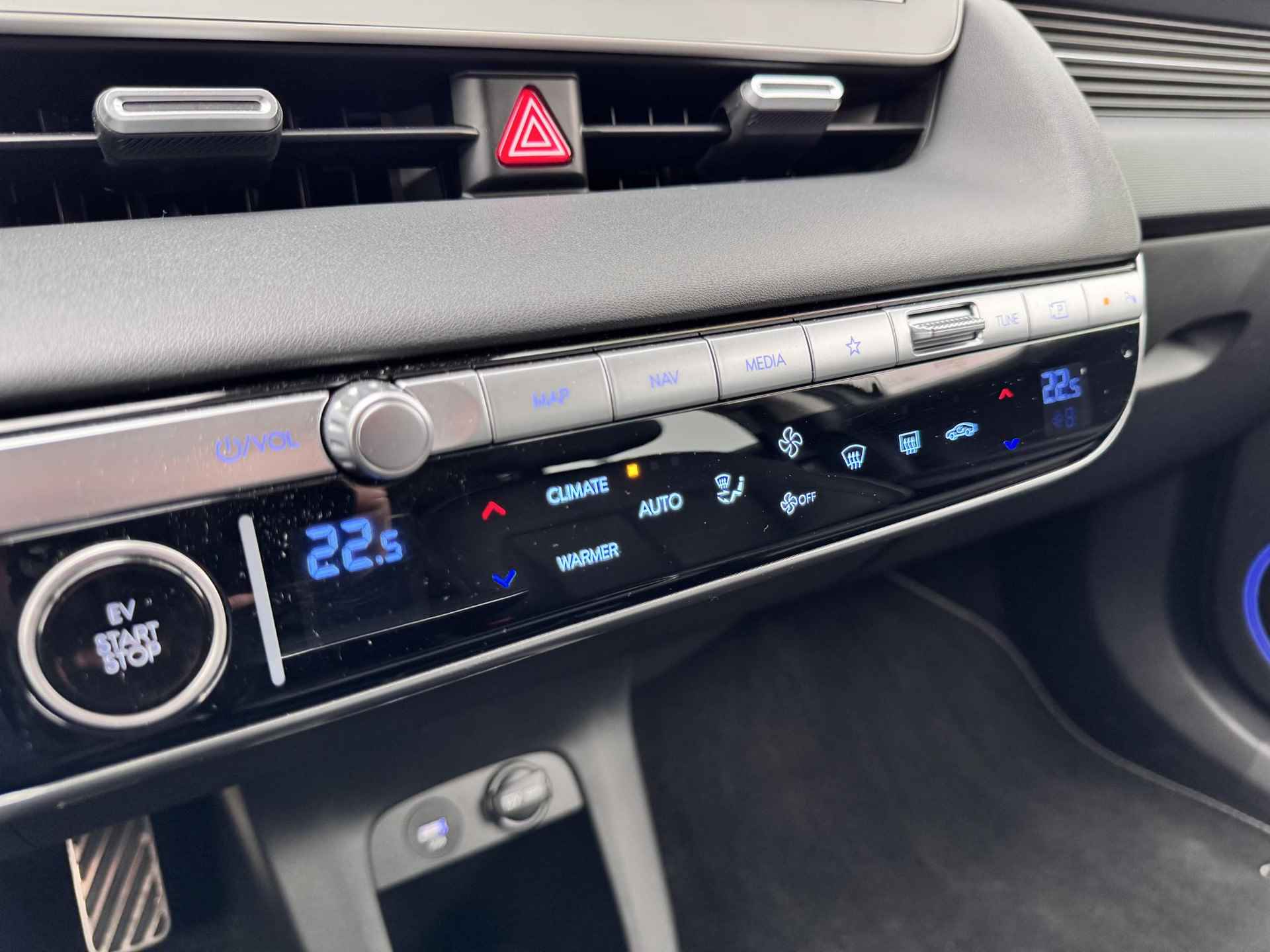 Hyundai IONIQ 5 Lounge 77 kWh / Warmtepomp / Apple Carplay/Android Auto / Semi elektrische trekhaak/ Stoelverwarming/koeling / Automaat - 35/42