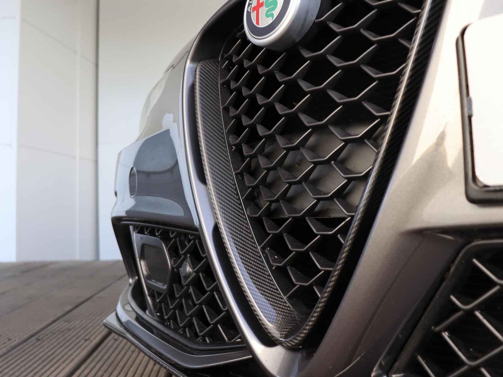 Alfa Romeo Giulia 2.9 V6 Quadrifoglio  | handgeschakeld | Performance edition | Origineel Nederlands | Keramische remmen | - 21/34