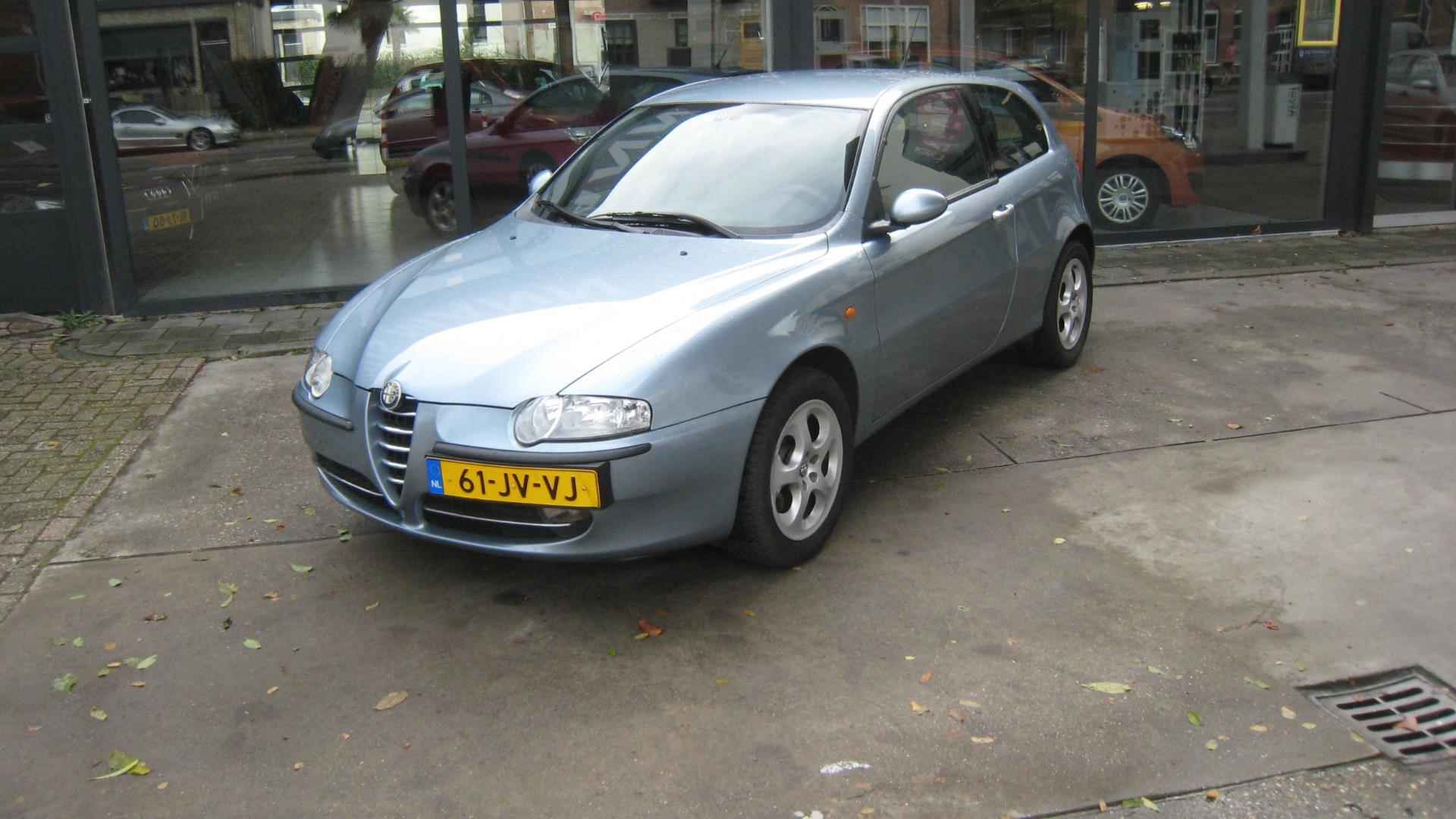 Alfa Romeo 147 2.0 T.Spark Distinctive Selespeed - 2/15