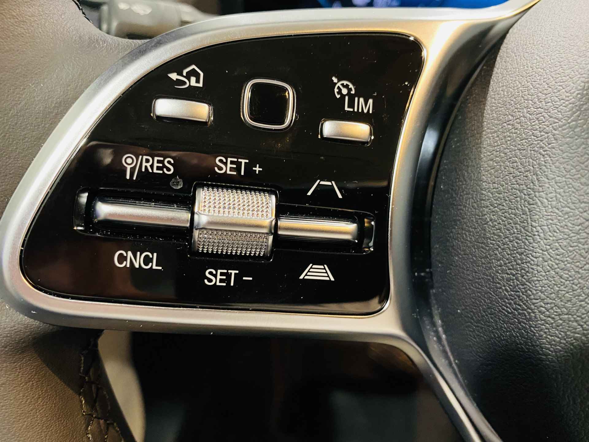 Mercedes-Benz EQA 250 Progressive // DISTRONIC // MBUX Widescreen // Sfeerverlichting // EASY-PACK-achterklep // LED High Performance koplampen // Apple CarPlay / - 17/47