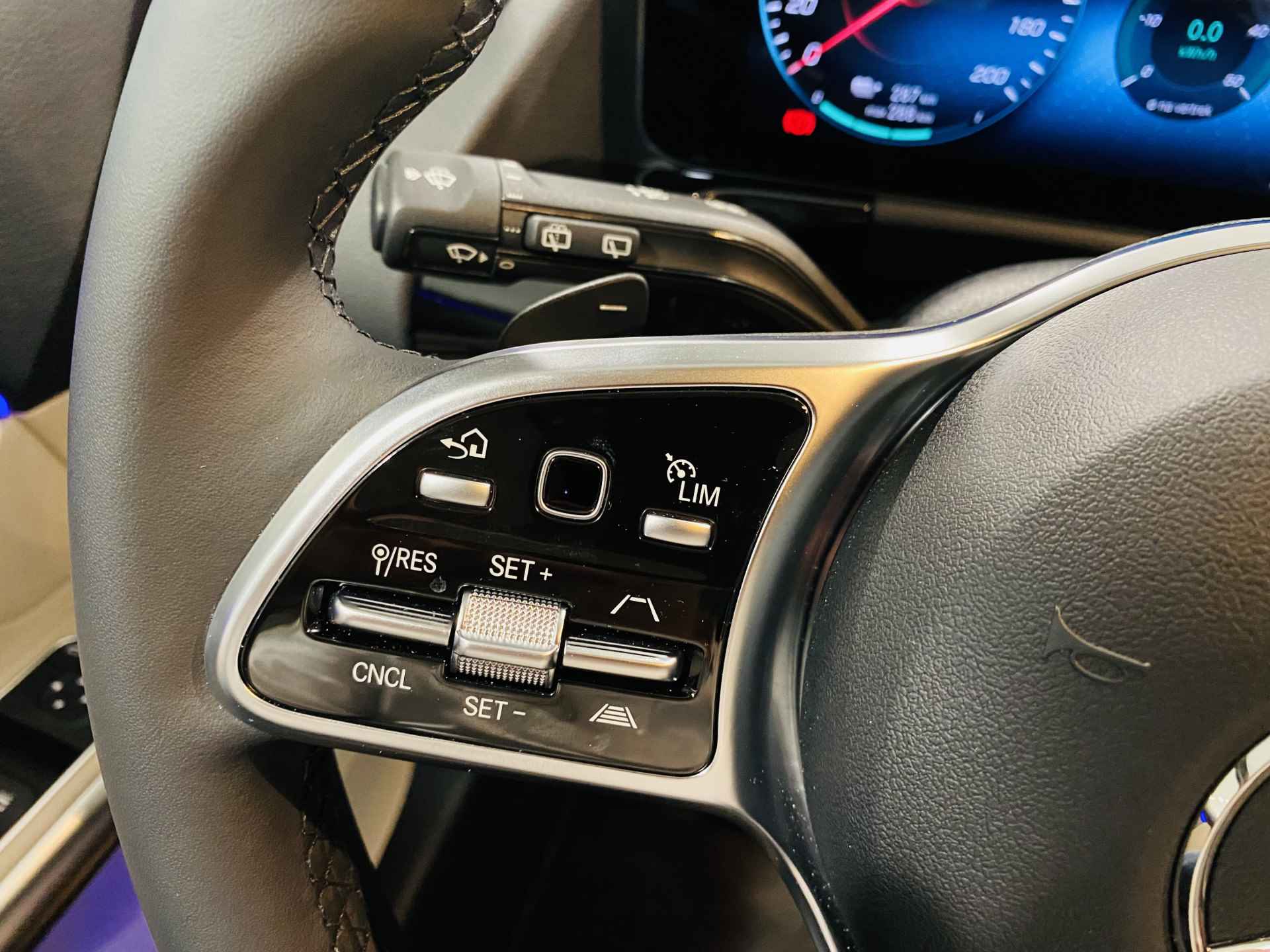 Mercedes-Benz EQA 250 Progressive // DISTRONIC // MBUX Widescreen // Sfeerverlichting // EASY-PACK-achterklep // LED High Performance koplampen // Apple CarPlay / - 26/47