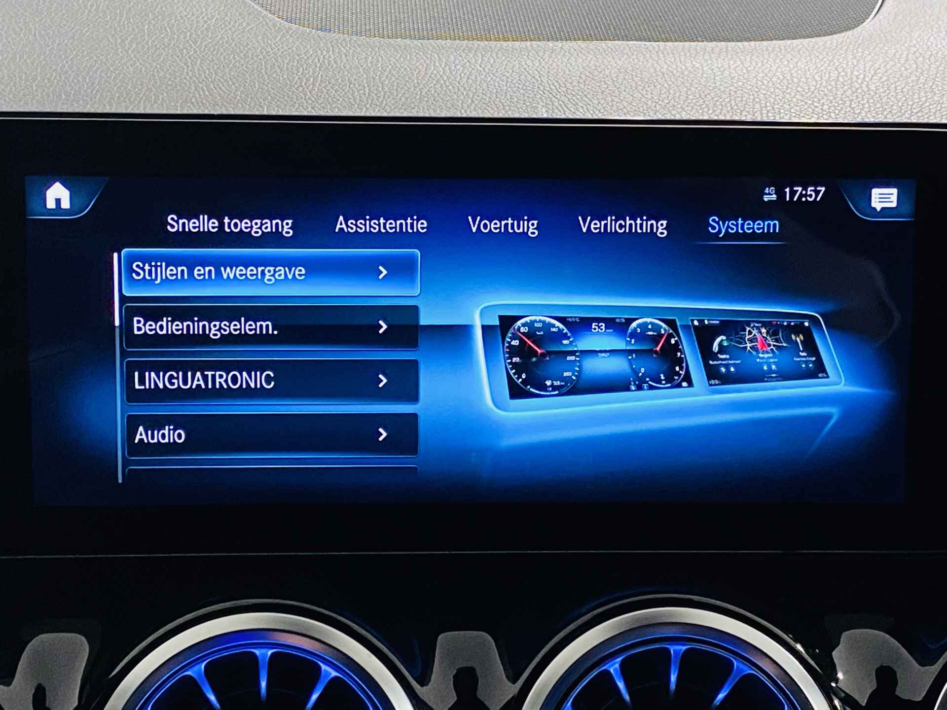 Mercedes-Benz EQA 250 Progressive // DISTRONIC // MBUX Widescreen // Sfeerverlichting // EASY-PACK-achterklep // LED High Performance koplampen // Apple CarPlay / - 43/47