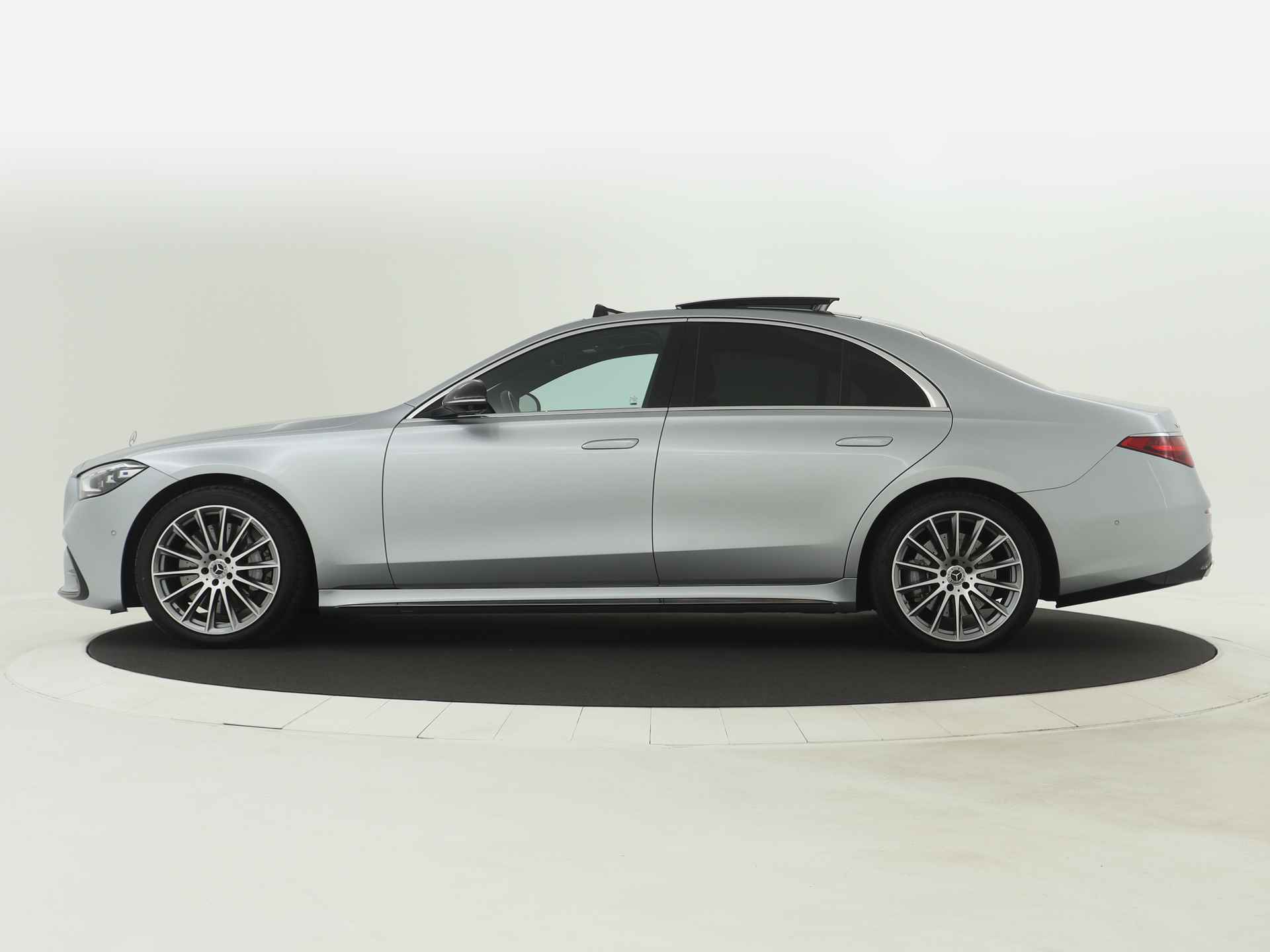 Mercedes-Benz S-Klasse 450 4Matic AMG Limited | 360°camera | Panoramadak | Achterasbesturing | Rijassistentiepakket | Luchtvering | Stoelverkoeling-verwarming| Inclusief 24 MB Premium Certified garantie voor Europa. - 4/36