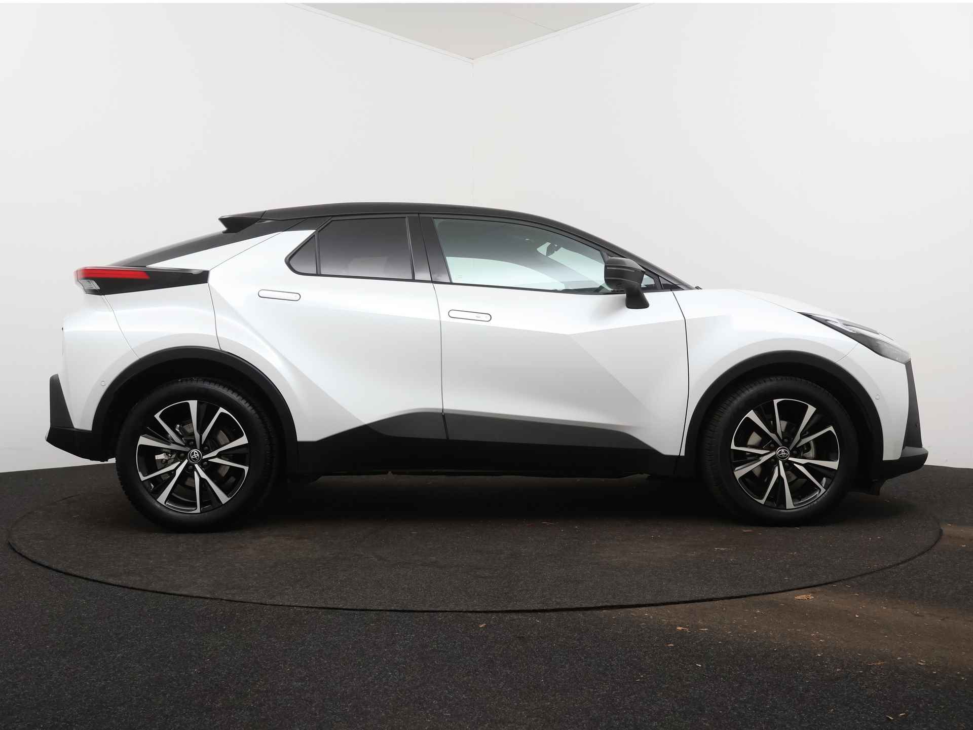 Toyota C-HR 1.8 Hybrid 140 First Edition | Navigatie | 360 Camera | Parkeersensoren | LM velgen | Climate Control | - 15/44