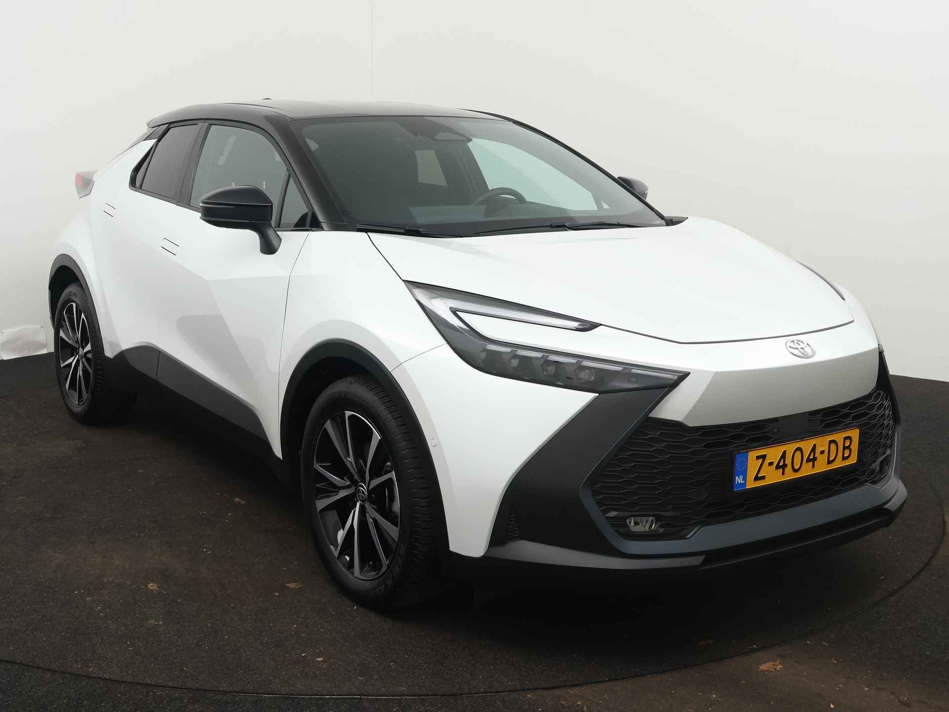 Toyota C-HR 1.8 Hybrid 140 First Edition | Navigatie | 360 Camera | Parkeersensoren | LM velgen | Climate Control | - 28/44