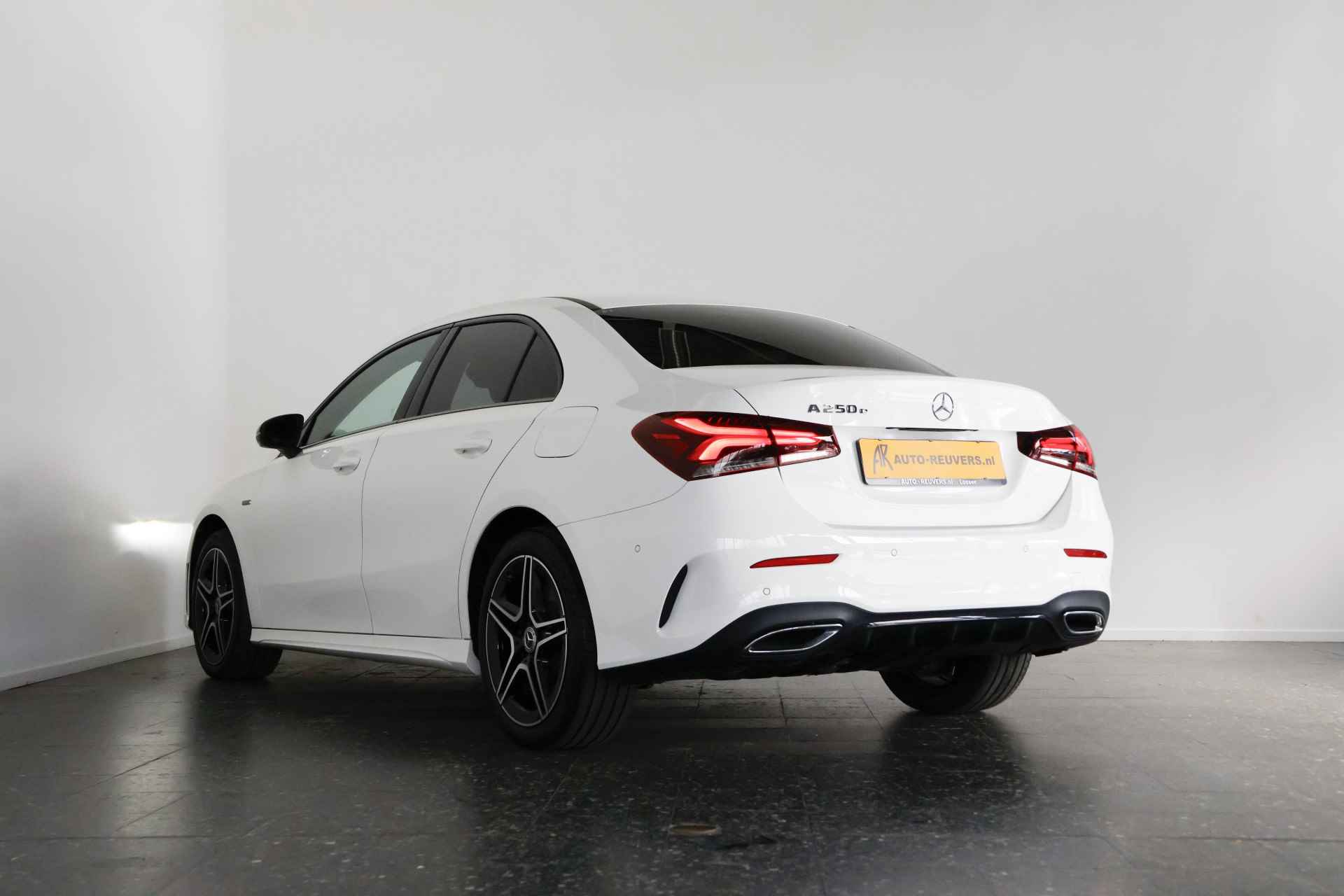 Mercedes-Benz A-Klasse 250 e AMG Line / Navi / Carplay / DAB / LED - 33/41