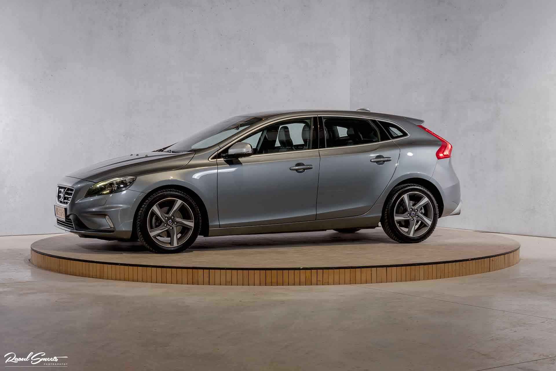 Volvo V40 1.6 T2 R-Design - 2/52