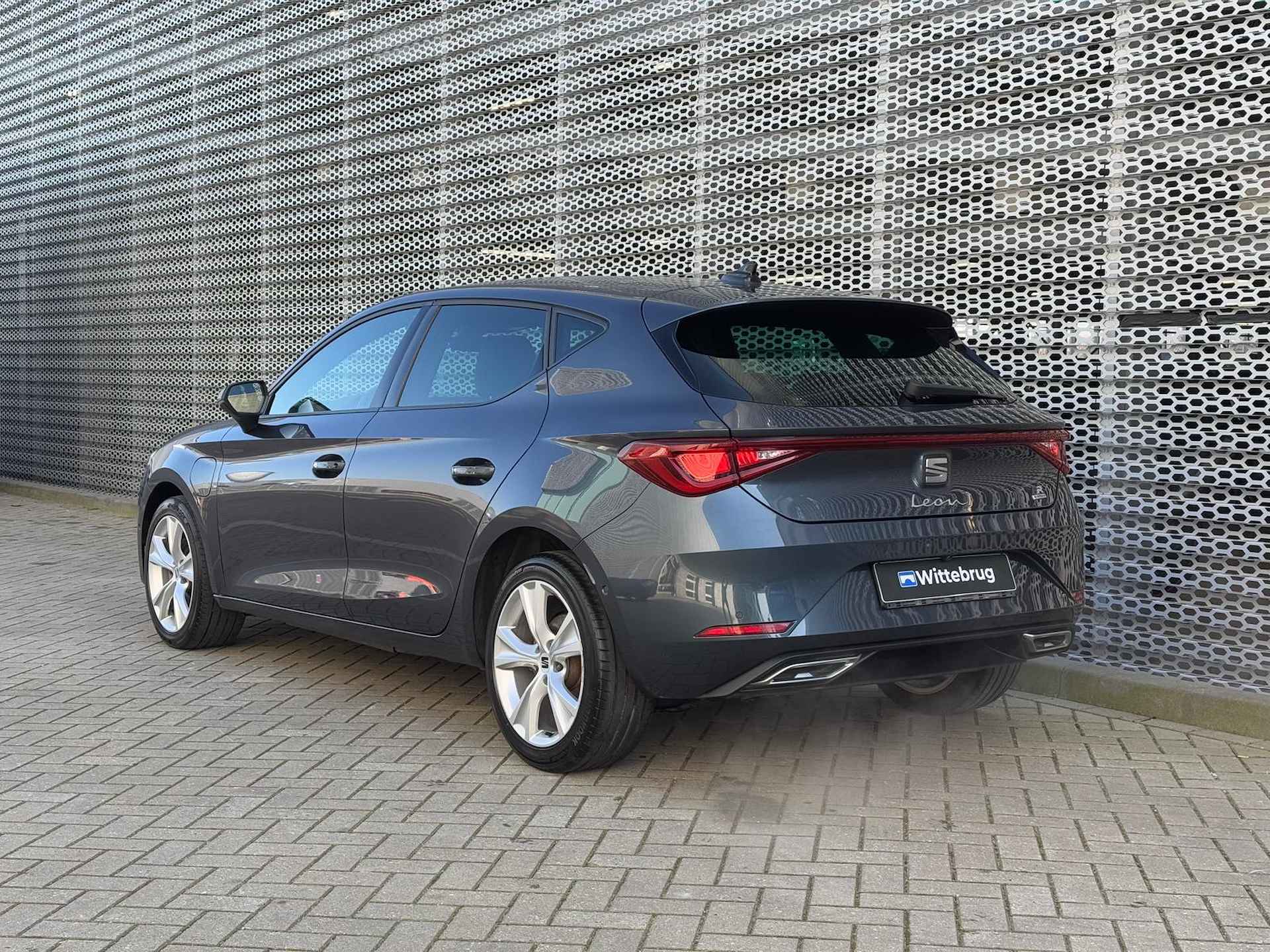 SEAT Leon 1.4 TSI eHybrid 204pk DSG PHEV FR / Panoramadak / Lichtmetaal  17'' / Navigatie / App connect / Achteruitrij camera P4 - 6/35