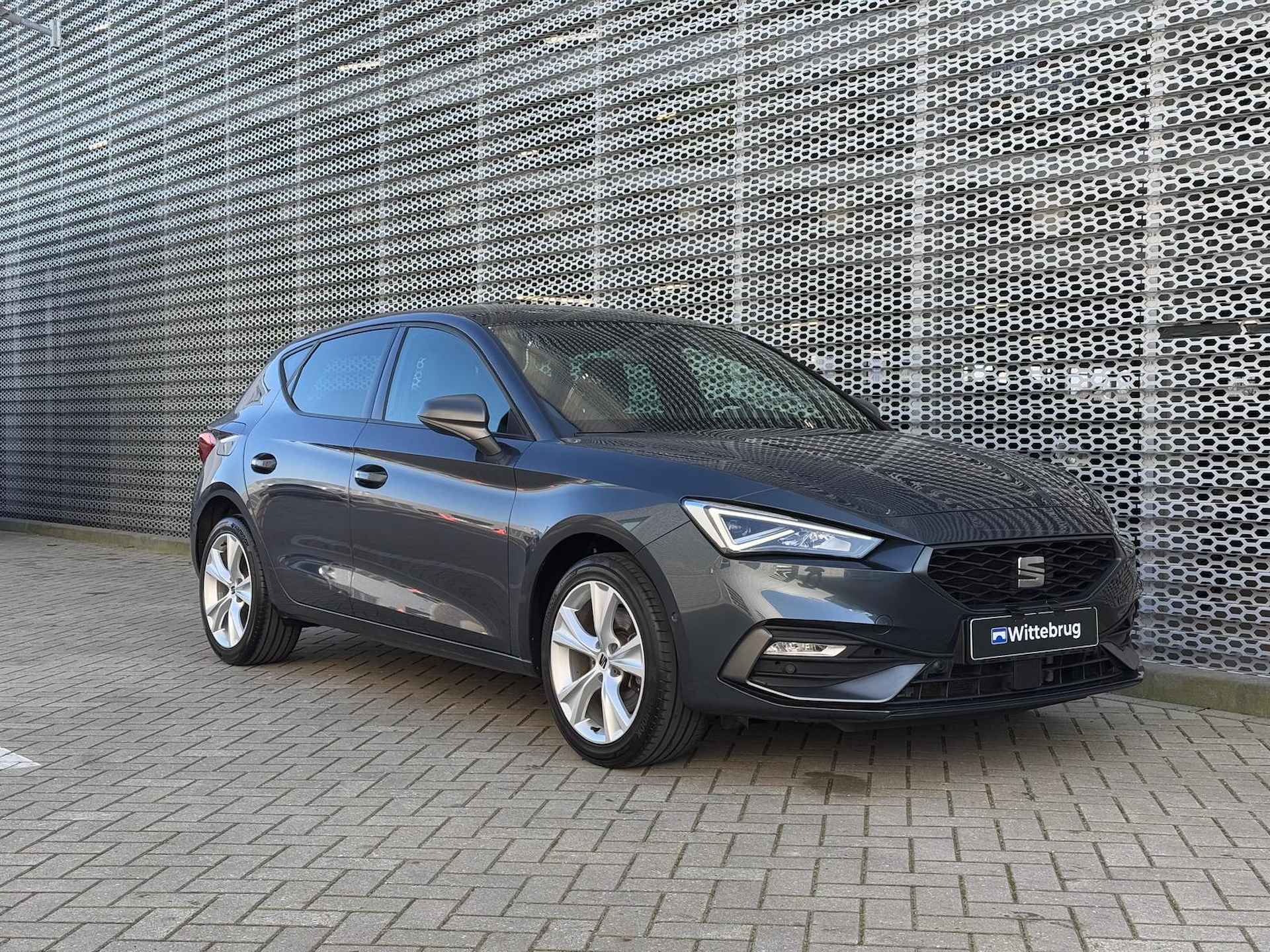 SEAT Leon 1.4 TSI eHybrid 204pk DSG PHEV FR / Panoramadak / Lichtmetaal  17'' / Navigatie / App connect / Achteruitrij camera P4 - 10/35