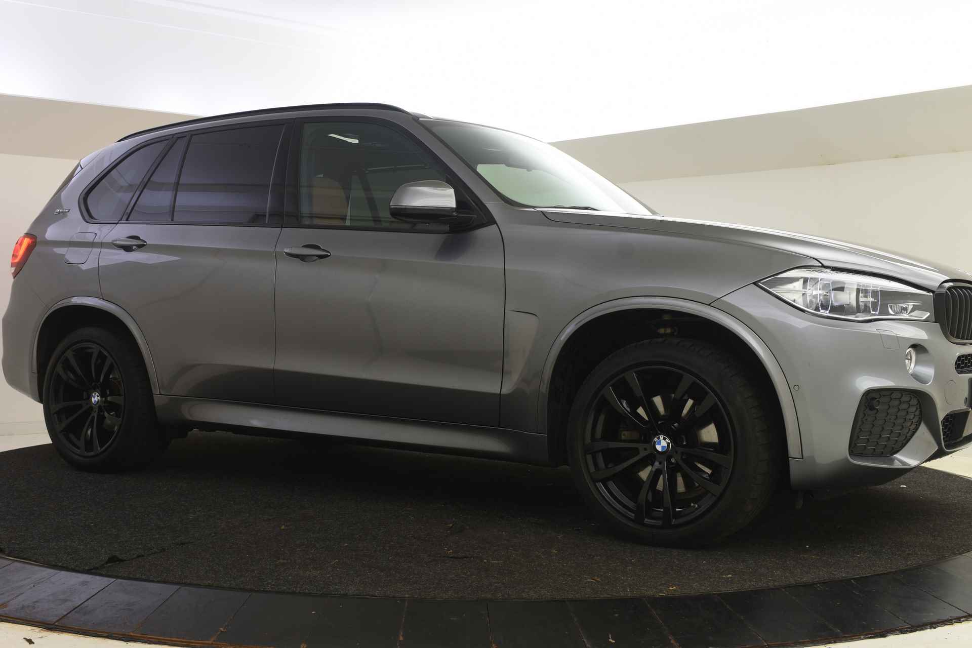 BMW X5 xDrive40e High Executive M Sport Automaat / Panoramadak / Achteruitrijcamera / Adaptieve LED / Adaptief M onderstel / Comfort Access / Apple CarPlay / Surround View - 23/53