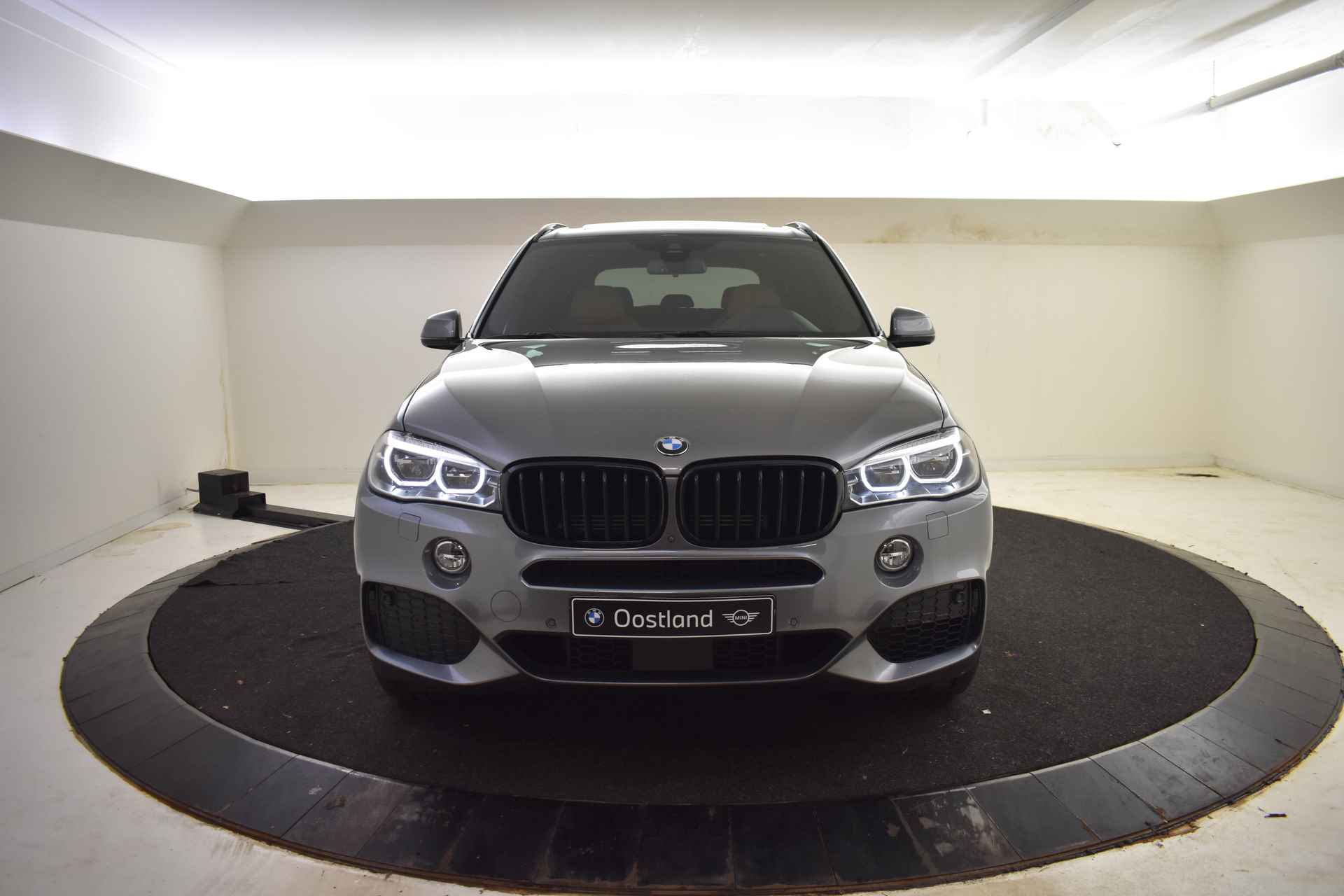 BMW X5 xDrive40e High Executive M Sport Automaat / Panoramadak / Achteruitrijcamera / Adaptieve LED / Adaptief M onderstel / Comfort Access / Apple CarPlay / Surround View - 51/53